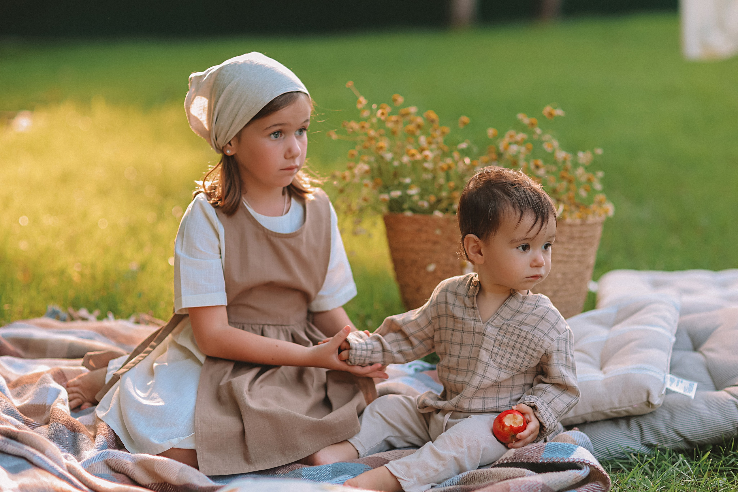 Стирка у дома. Семейный фотограф Тюмень, фотограф на роды Салмина Мария