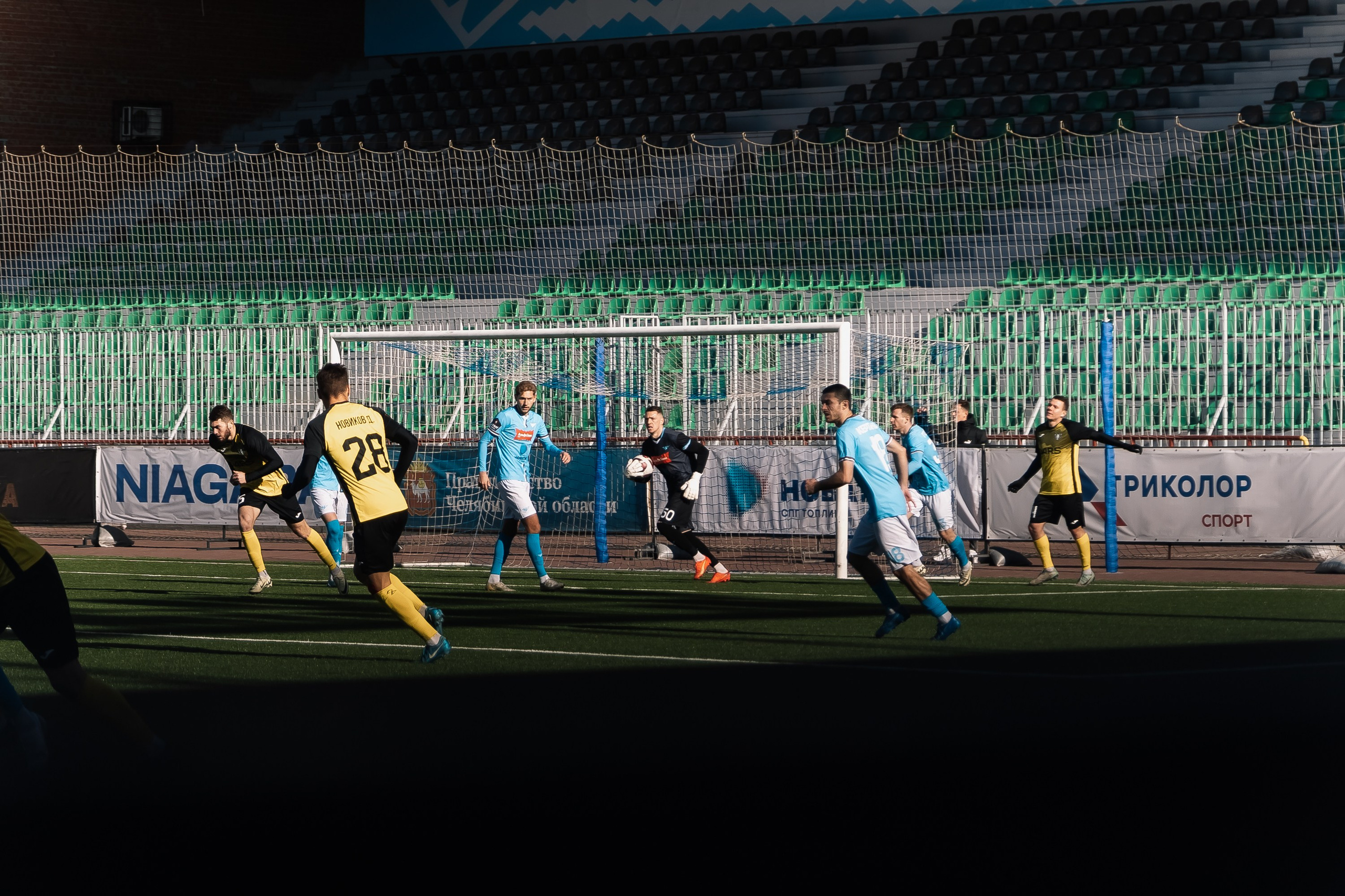 ФК Челябинск х ФК Волга. Репортажный фотограф Макс Брагин