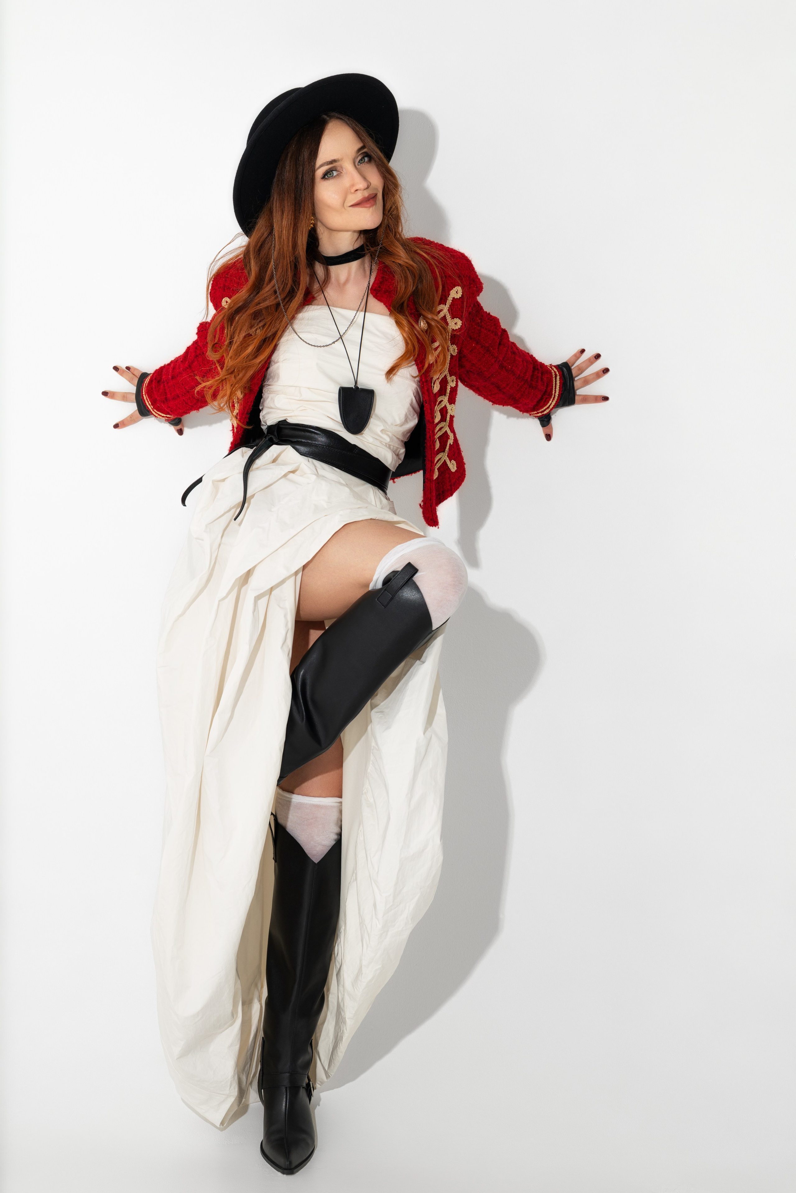 Студийная съемка с Еленой на циклораме с импульсным светом в формате для «себя». Дмитрий Шульгин, портретный фотограф в Воронеже