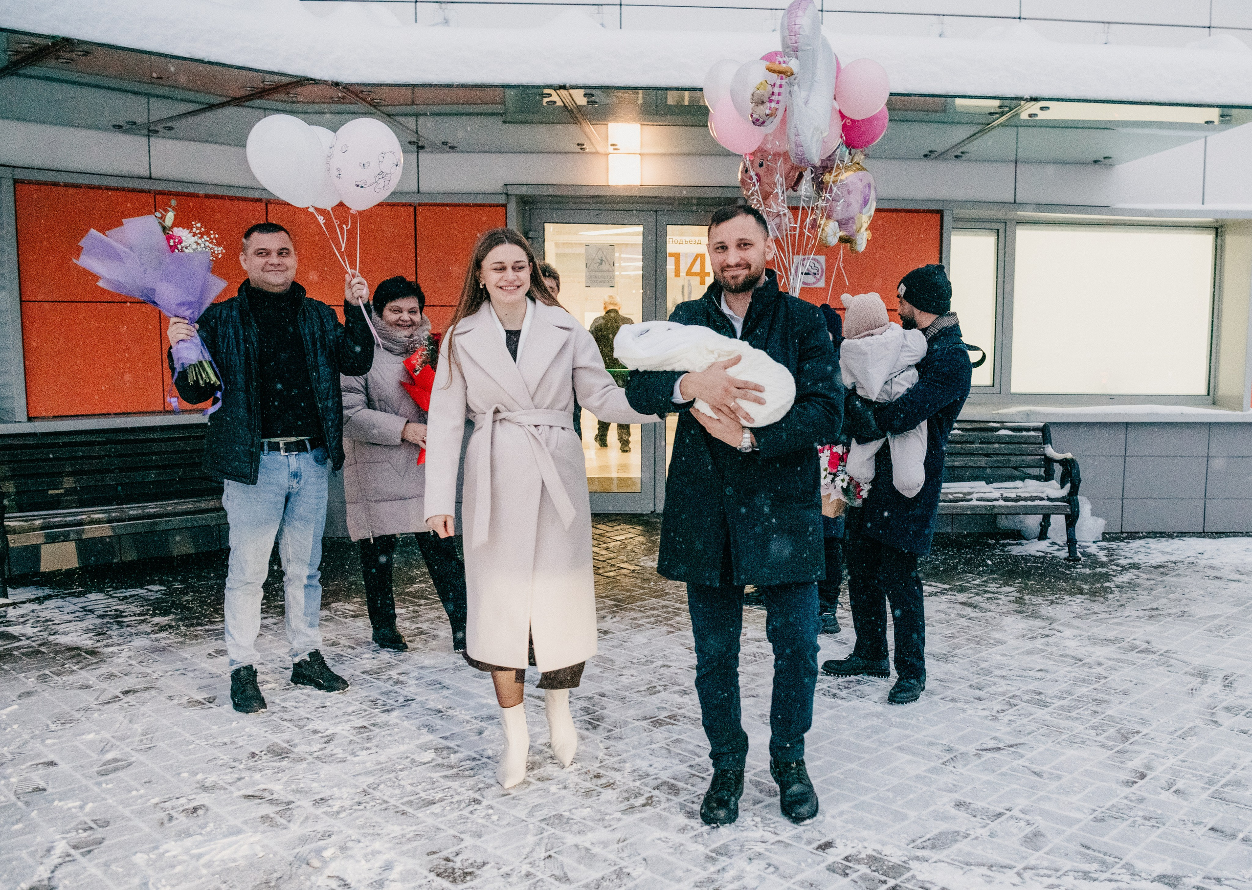 Выписка Авроры. НИИ КУЛАКОВА. Фотограф на выписку из роддома в Москве и МО