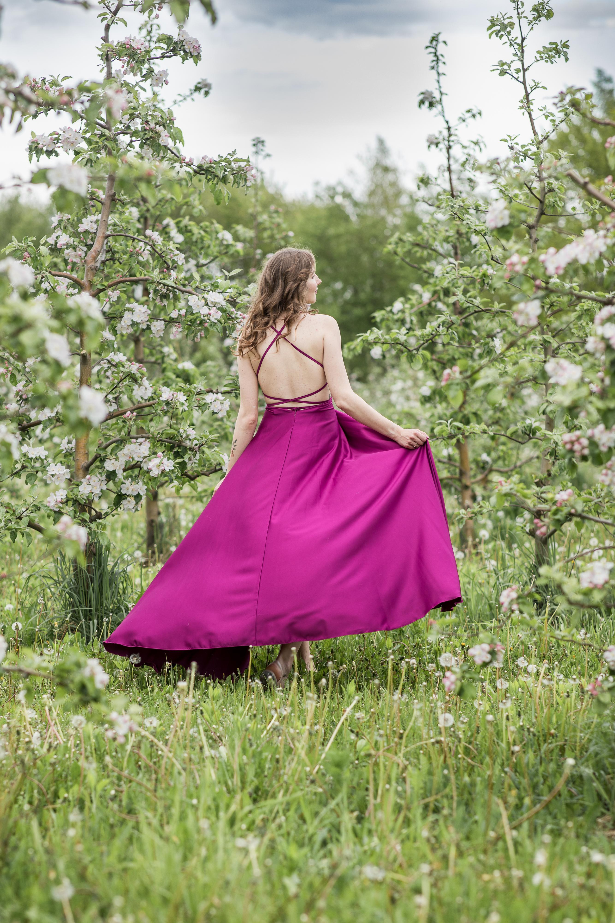 Съемка ожидания для Виталины в цветущих садах. Женский семейный фотограф Тула Москва Захарова Анна