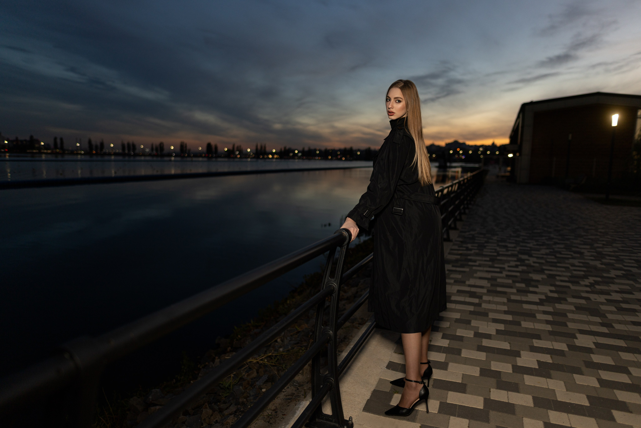 Вечерняя съемка с Ксенией на улице с импульсным светом для «себя». Дмитрий Шульгин, портретный фотограф в Воронеже