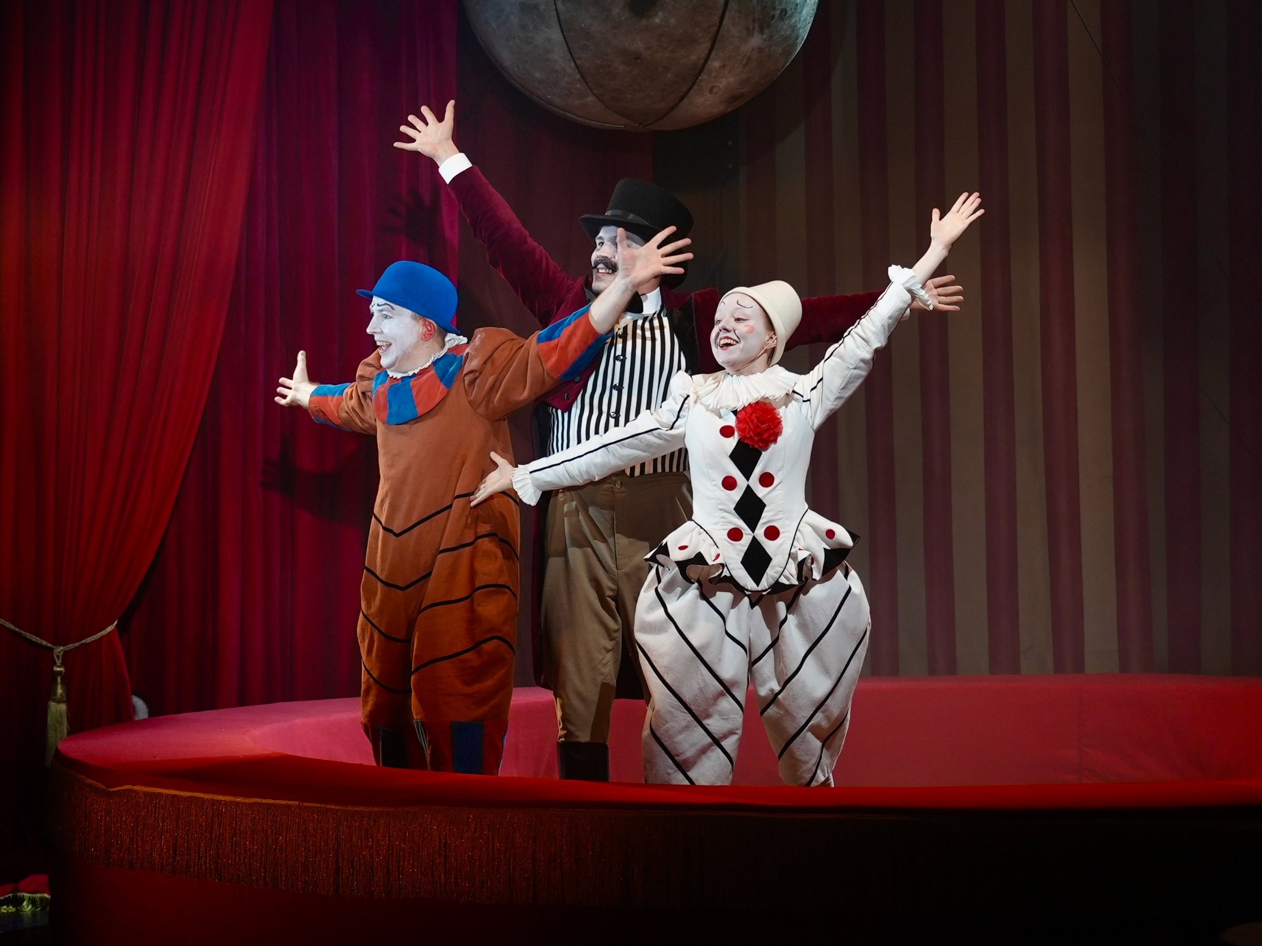 Декорации для спектакля «Тараканище» | Театр БТК. История занавеса. Превращаем идею в технологию