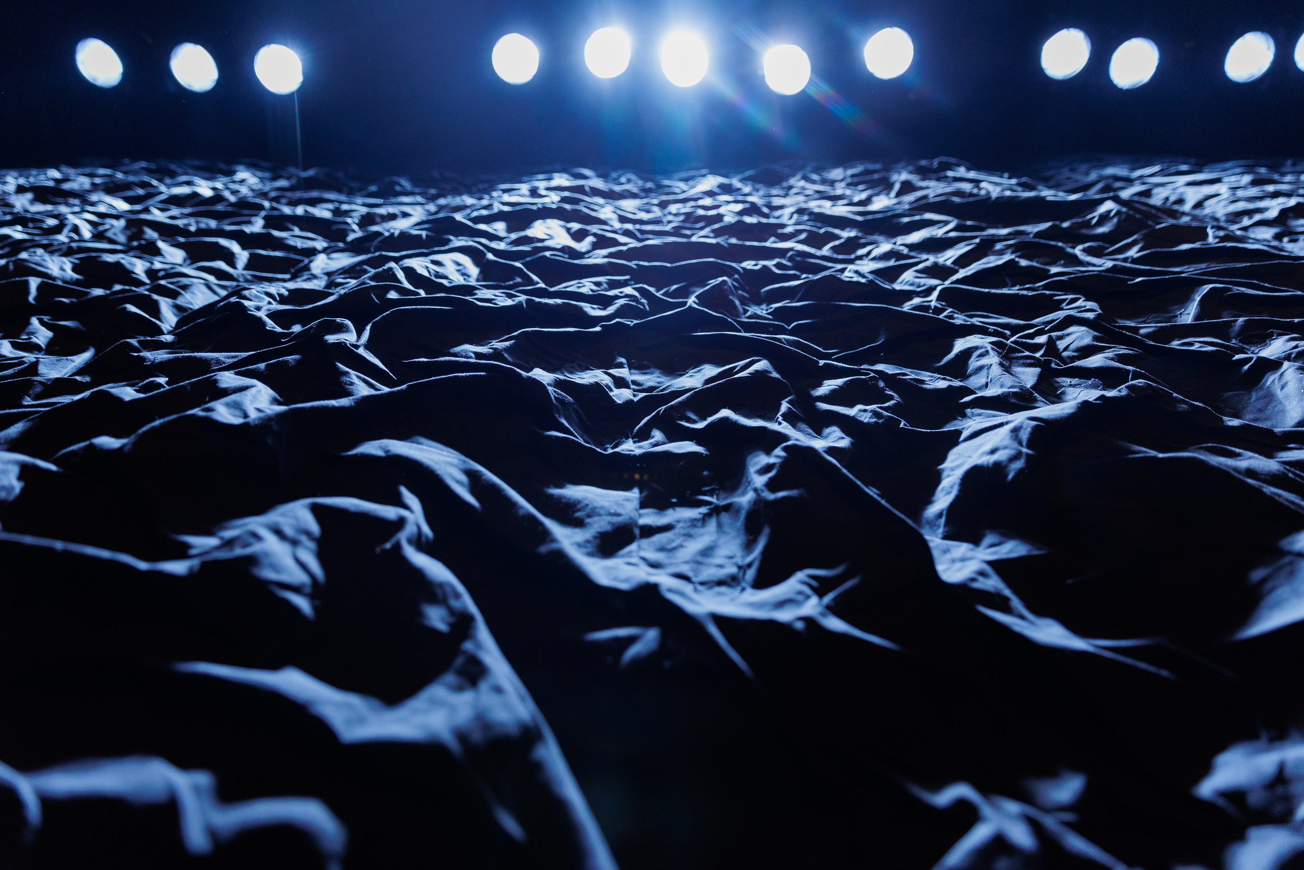 Декорации для спектакля «Полярная болезнь» | Театр Комиссаржевской. История занавеса. Превращаем идею в технологию