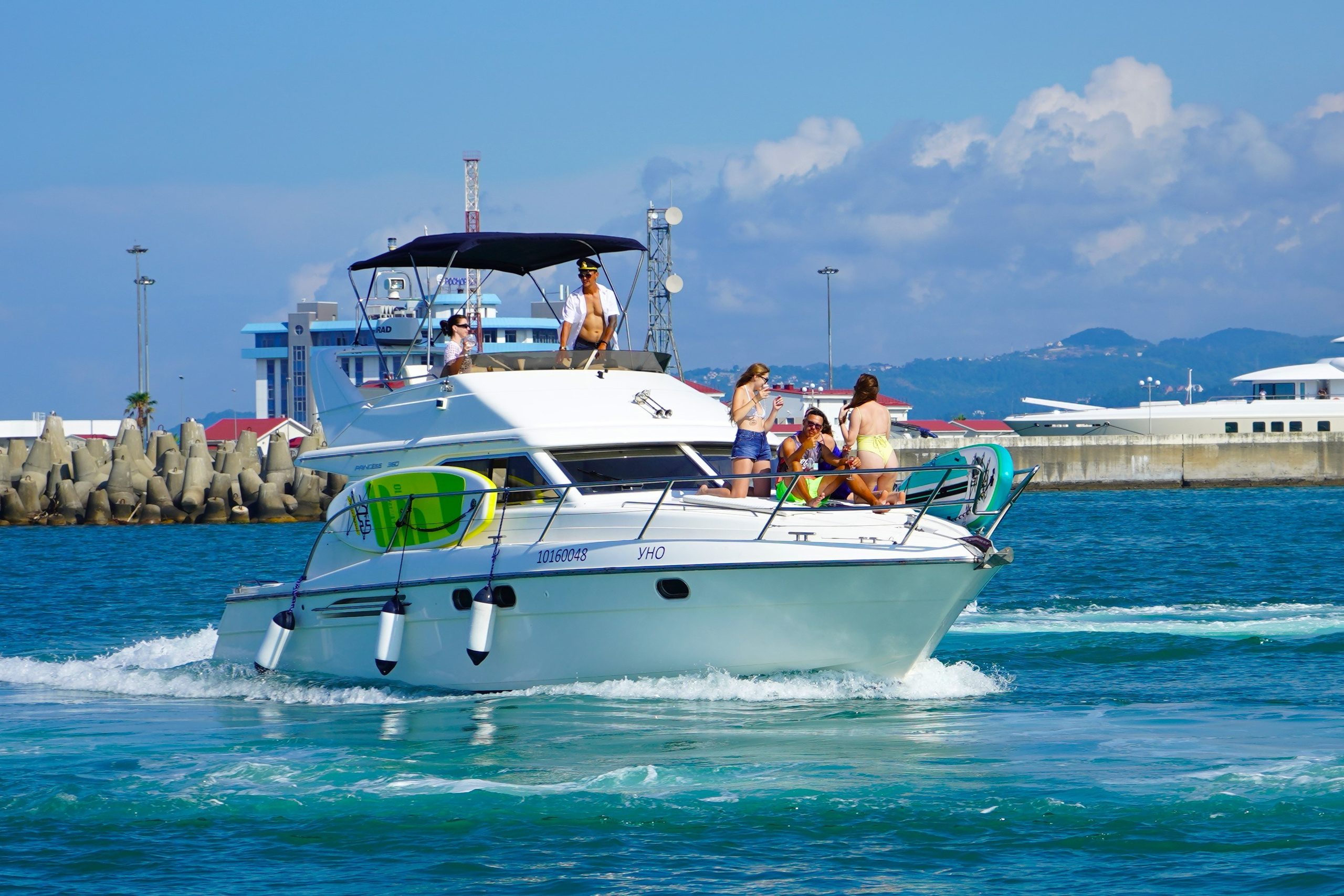 Яхта Уно Аренда Яхты в Сочи Яхтанаморе YACHTNAMORE YACHTANAMORE