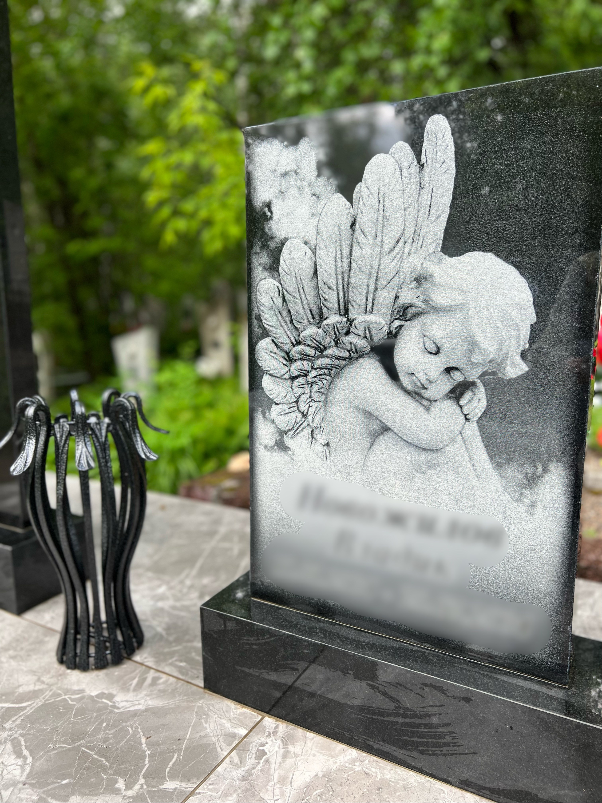 Гравировка от наших художников. ГРАНИТ26 Ритуальные услуги Железногорск. Благоустройство могил, продажа памятников