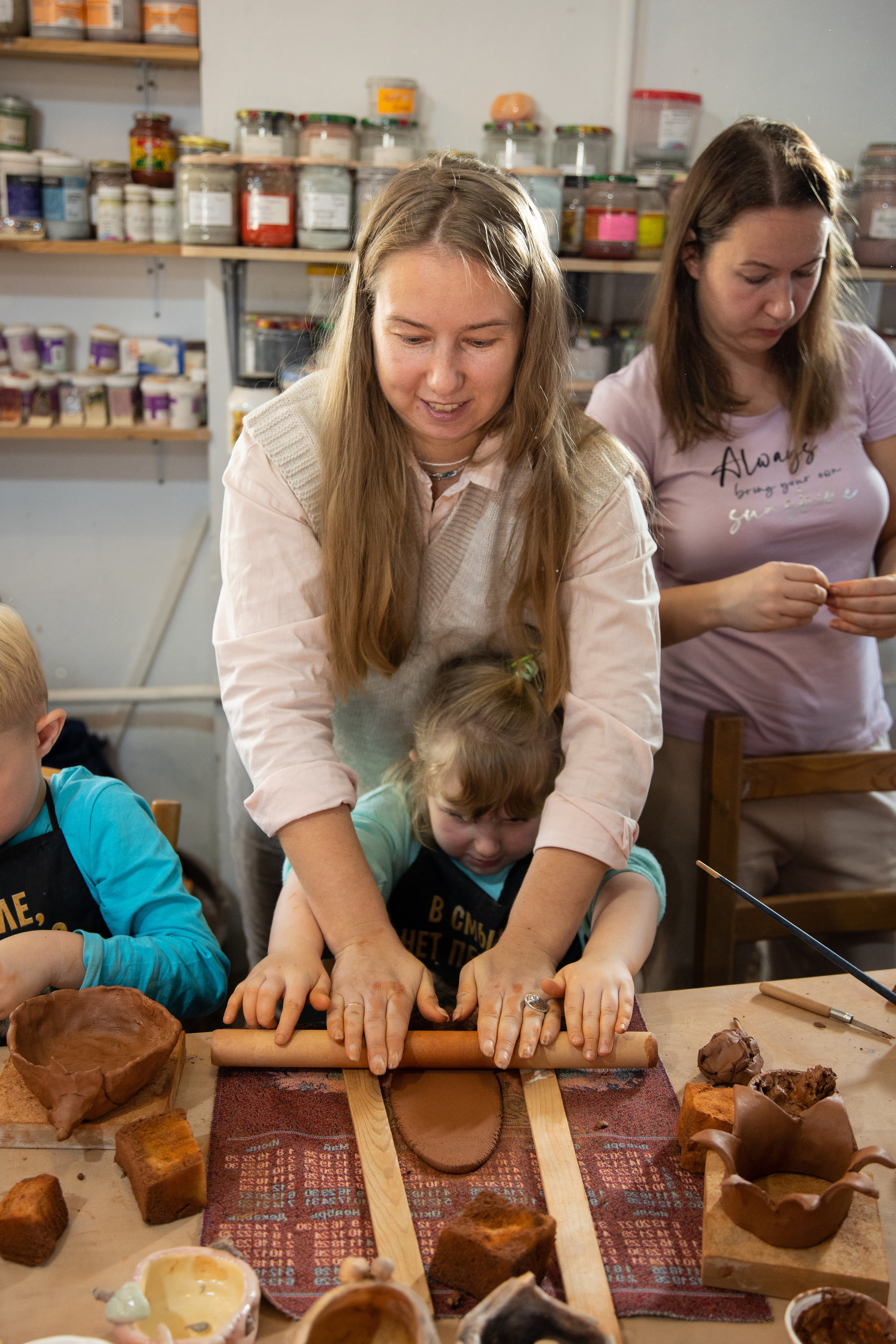 День рождения в студии керамики. Семейный и свадебный фотограф в Санкт-Петербурге Татьяна Швыкова