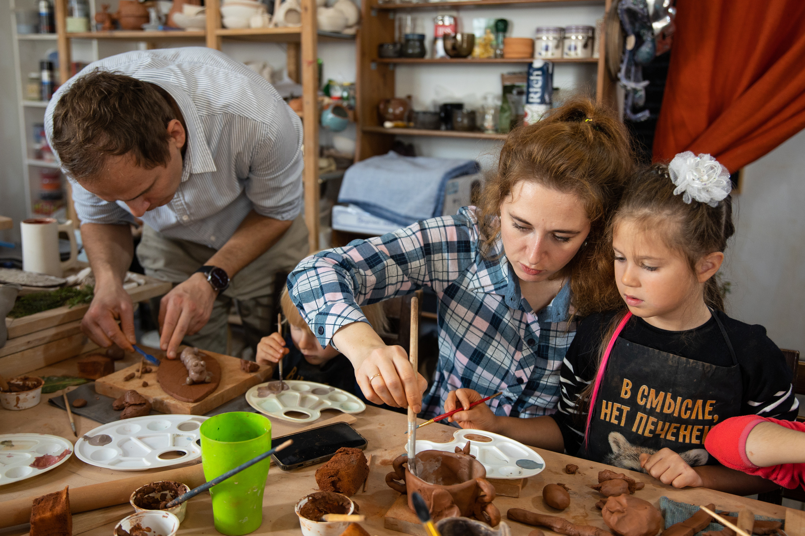День рождения в студии керамики. Семейный и свадебный фотограф в Санкт-Петербурге Татьяна Швыкова