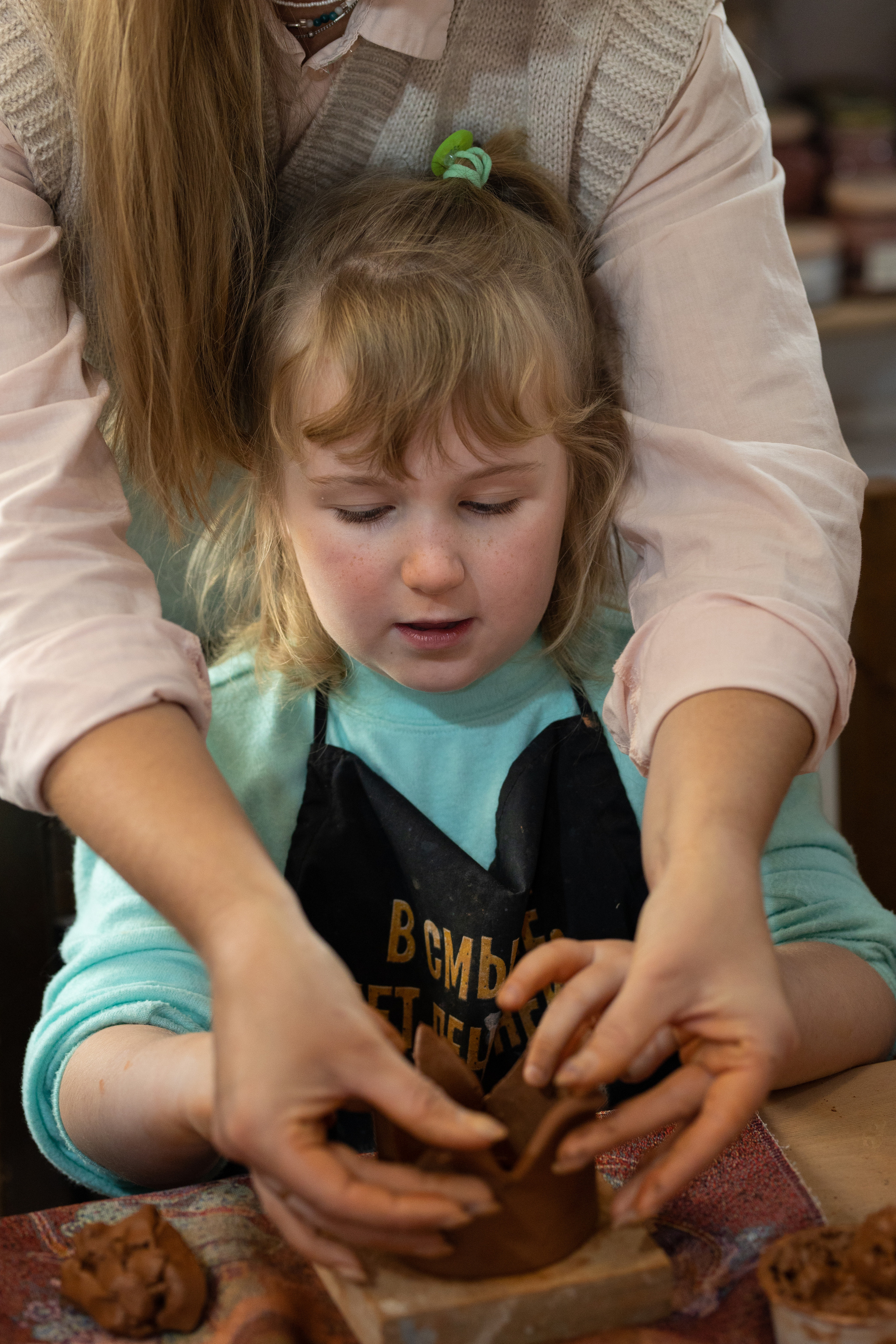 День рождения в студии керамики. Семейный и свадебный фотограф в Санкт-Петербурге Татьяна Швыкова