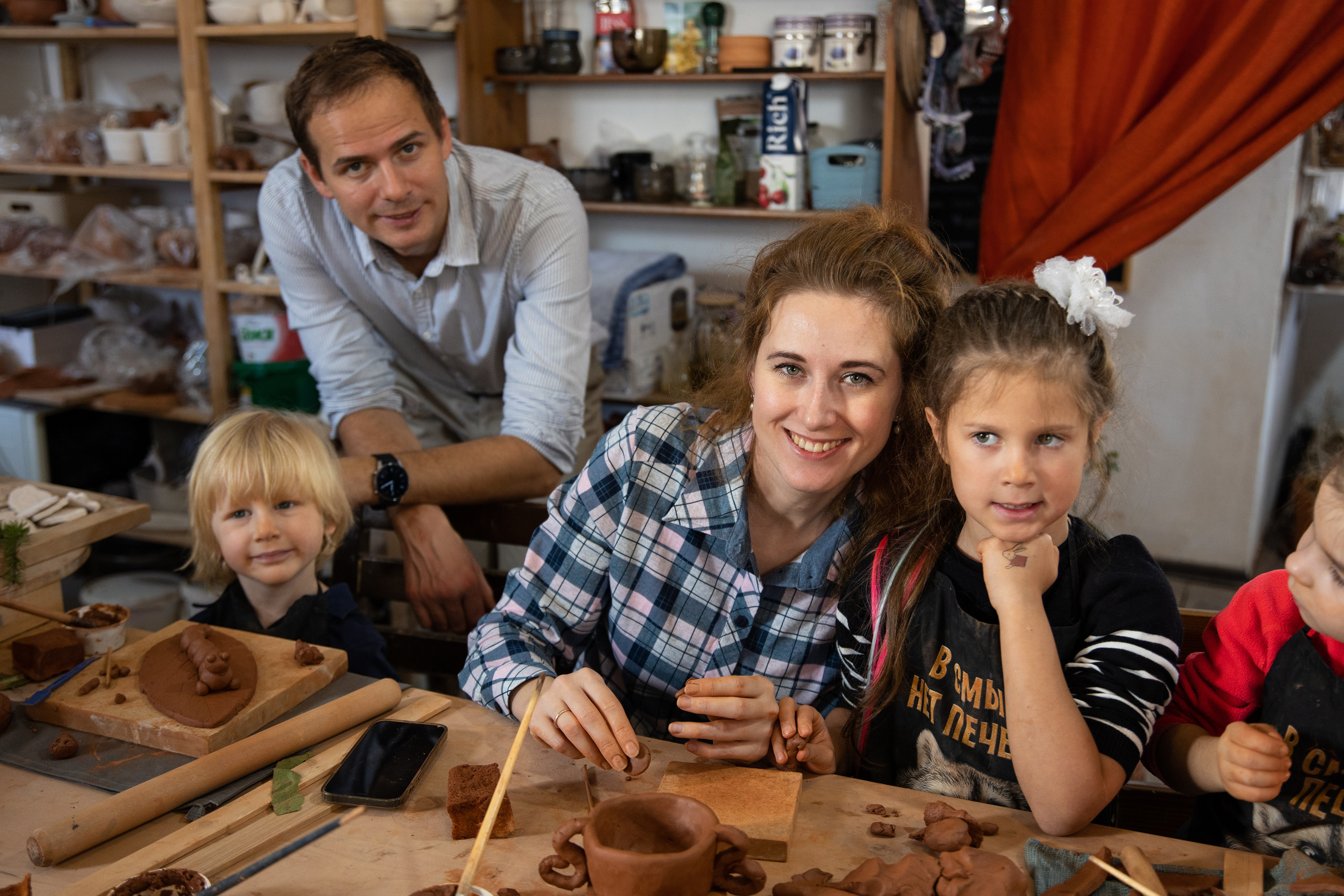 День рождения в студии керамики. Семейный и свадебный фотограф в Санкт-Петербурге Татьяна Швыкова
