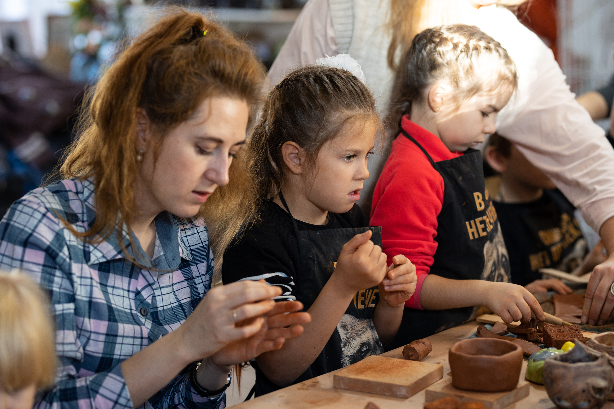 День рождения в студии керамики. Семейный и свадебный фотограф в Санкт-Петербурге Татьяна Швыкова