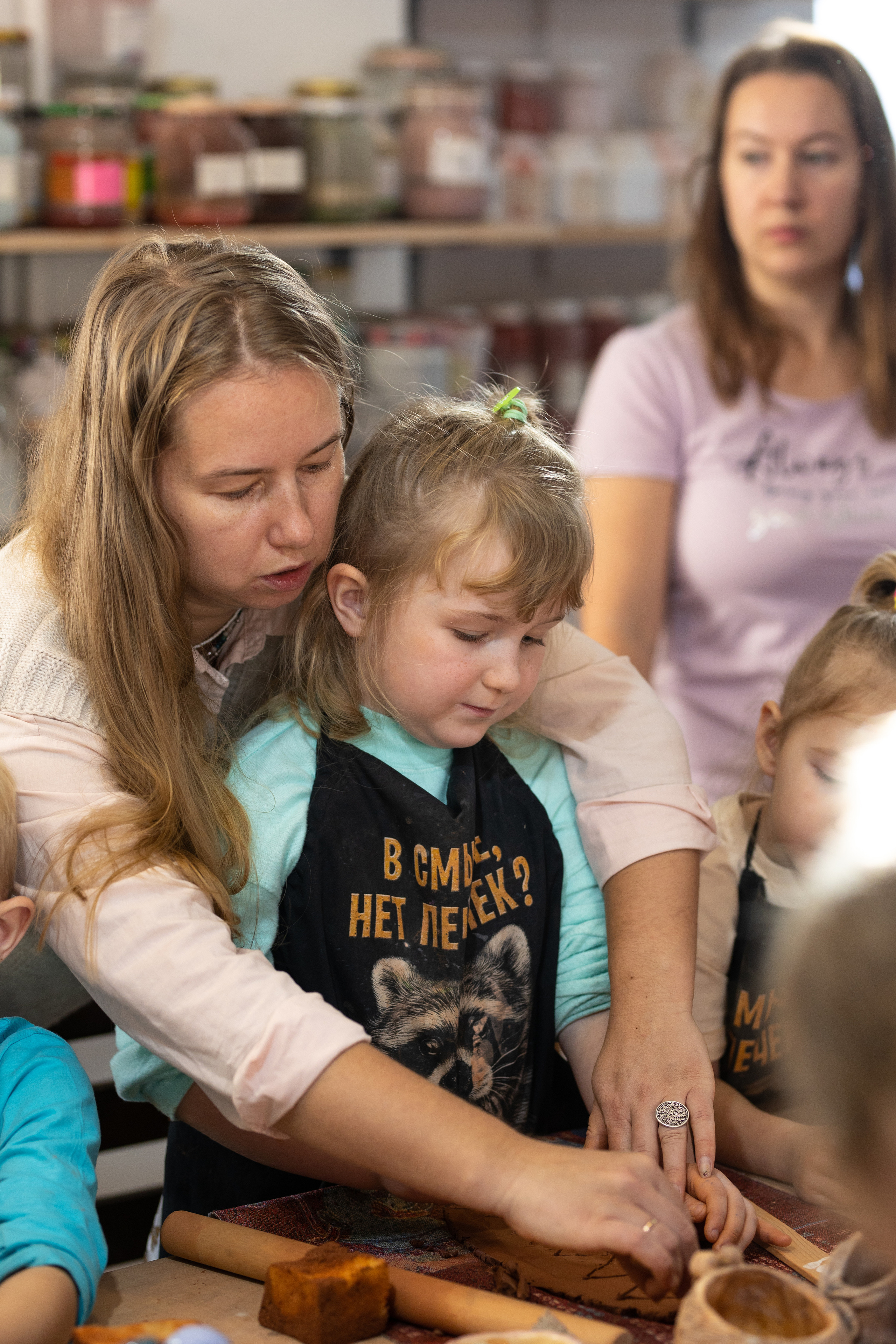 День рождения в студии керамики. Семейный и свадебный фотограф в Санкт-Петербурге Татьяна Швыкова