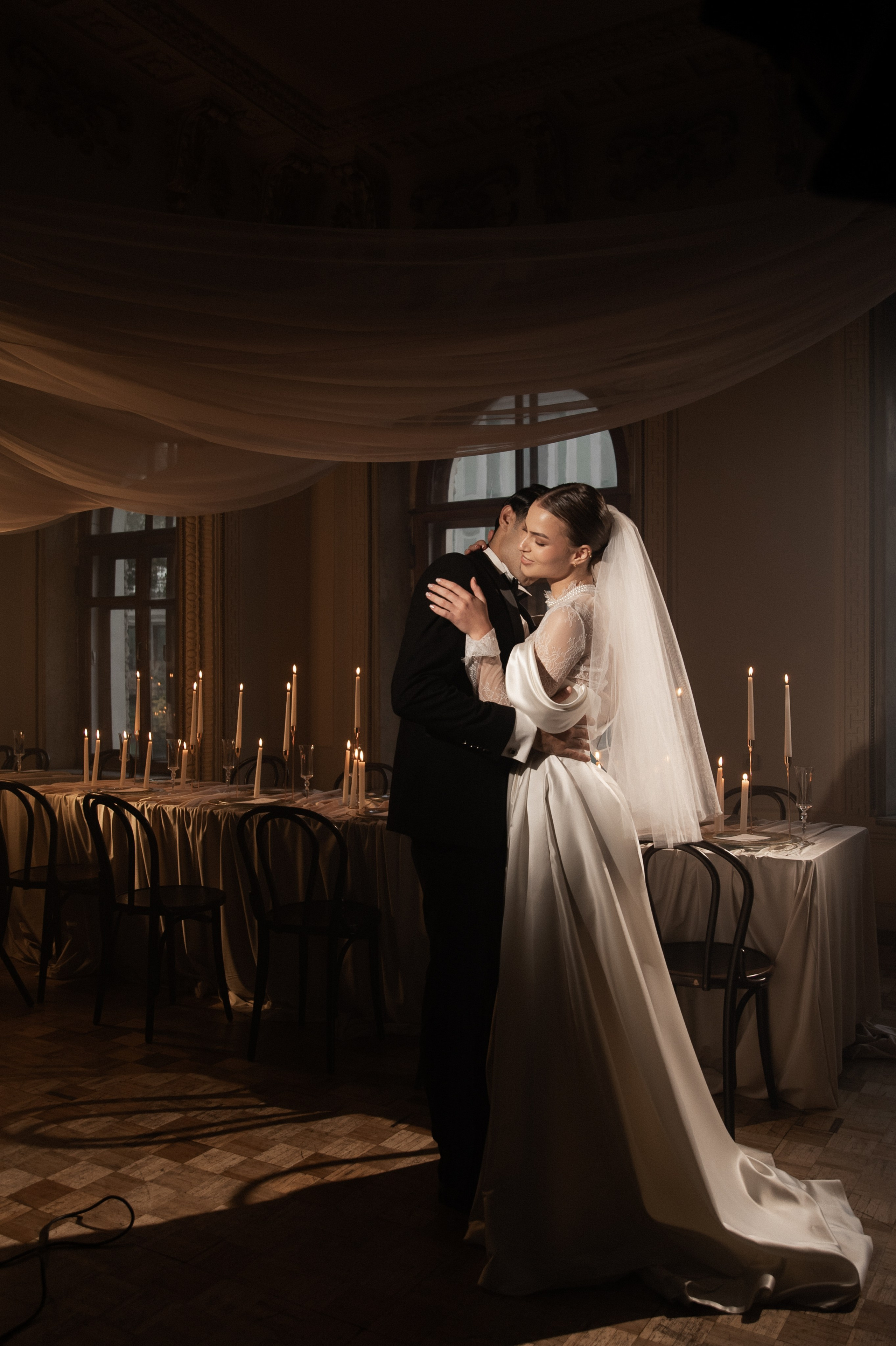 Камерный свадебный ужин при свечах в старинном особняке в фотостудии 21. Kult. Ярослава Ерина — свадебный фотограф в Москве