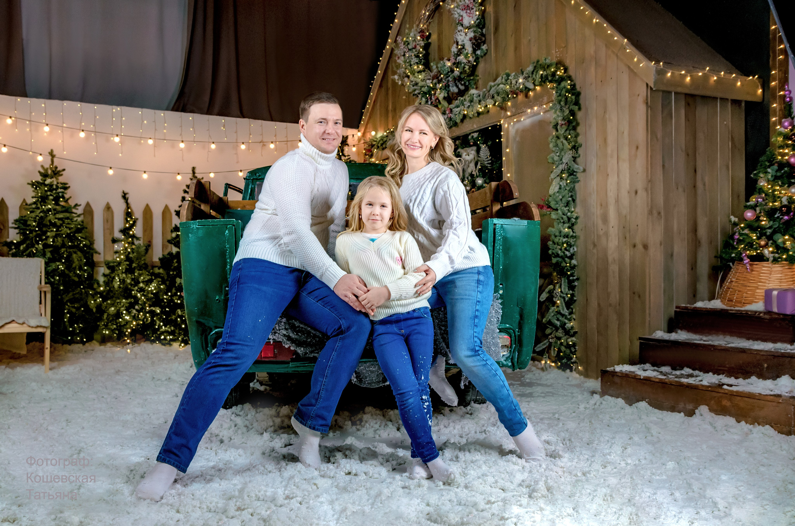 Фотоссесия  в тёмном и светлом ключе с огоньками на Новый год. Фотографы для фотосессий в Новосибирске