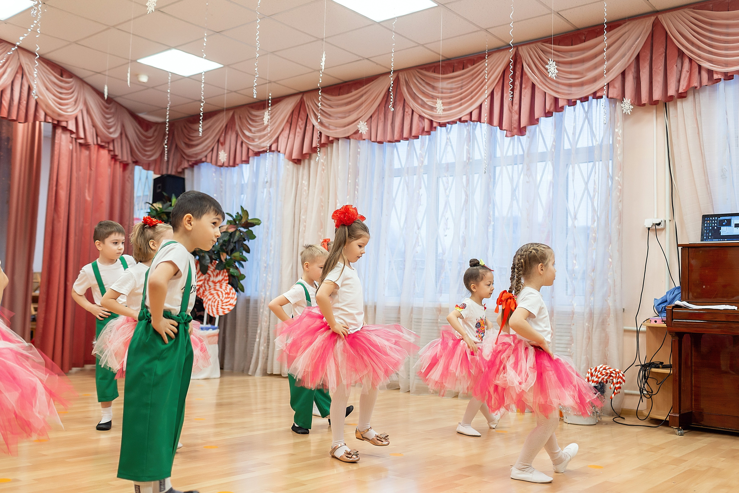 Утренник_"Карамельная фабрика» 2024. Семейный фотограф в Санкт-Петербурге