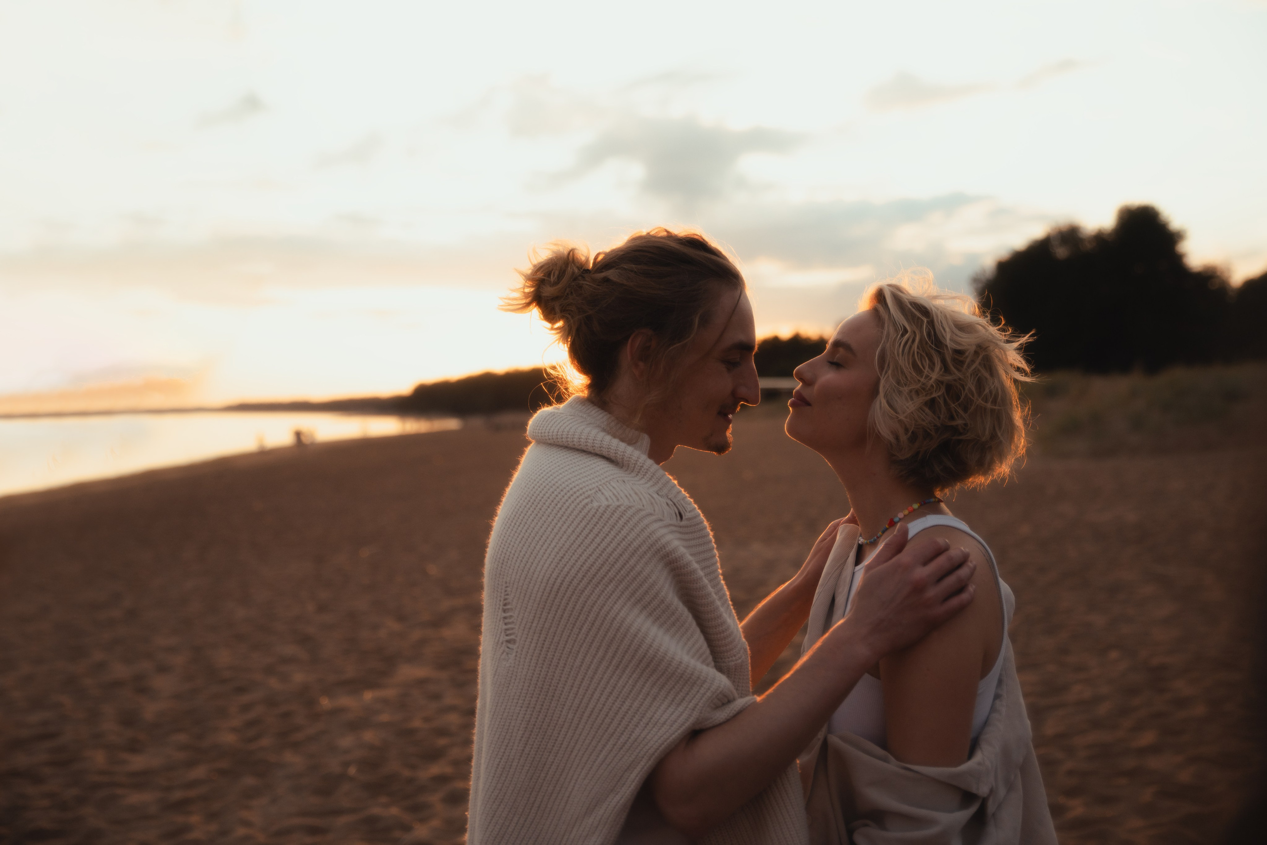 Помещается под рёбрами слева. Свадебный фотограф Питер СПБ Индивидуальные, парные, свадебные съёмки