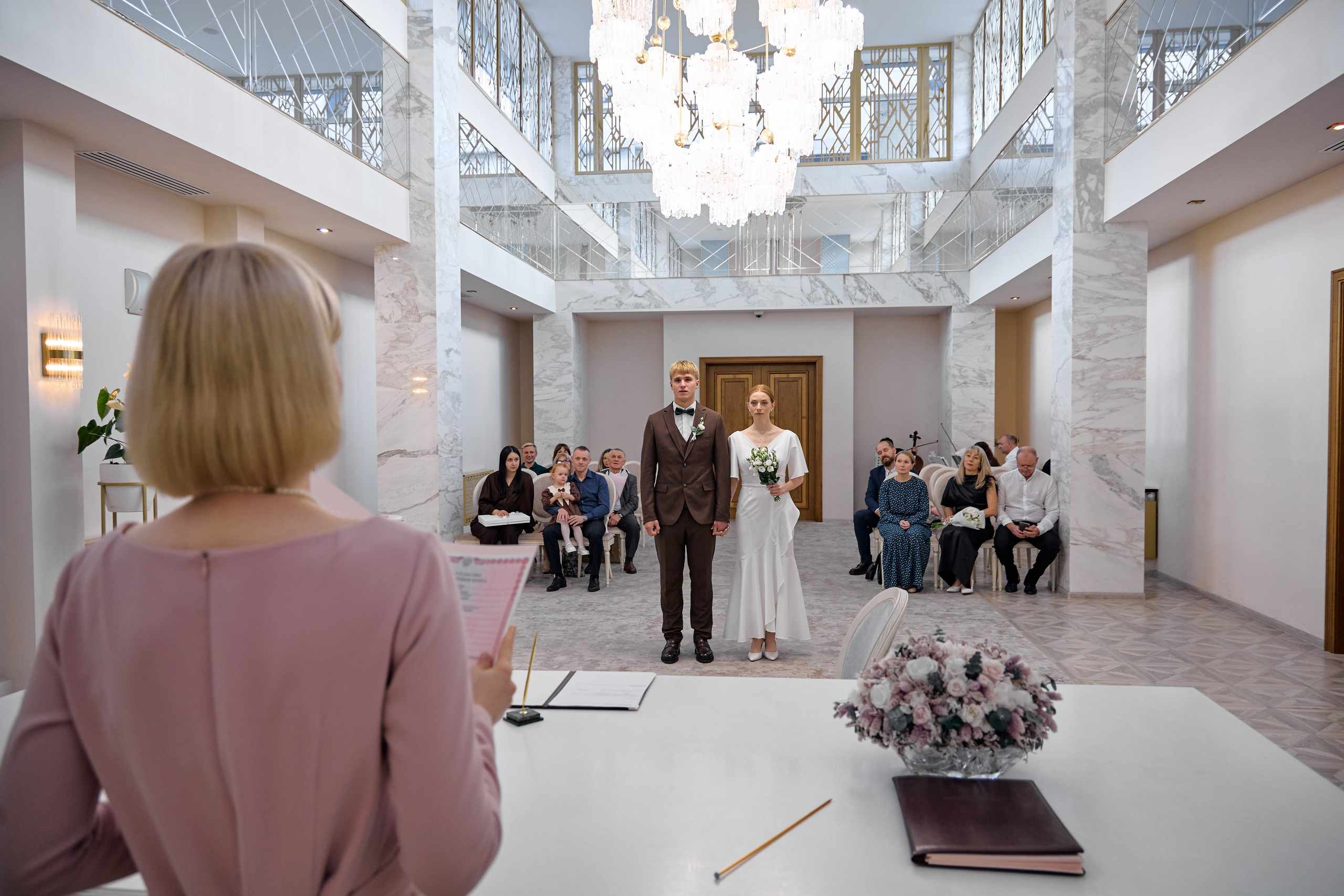 Савеловский ЗАГС и прогулка в БЦ «Фактория». Свадебный фотограф Кирилл Шустров