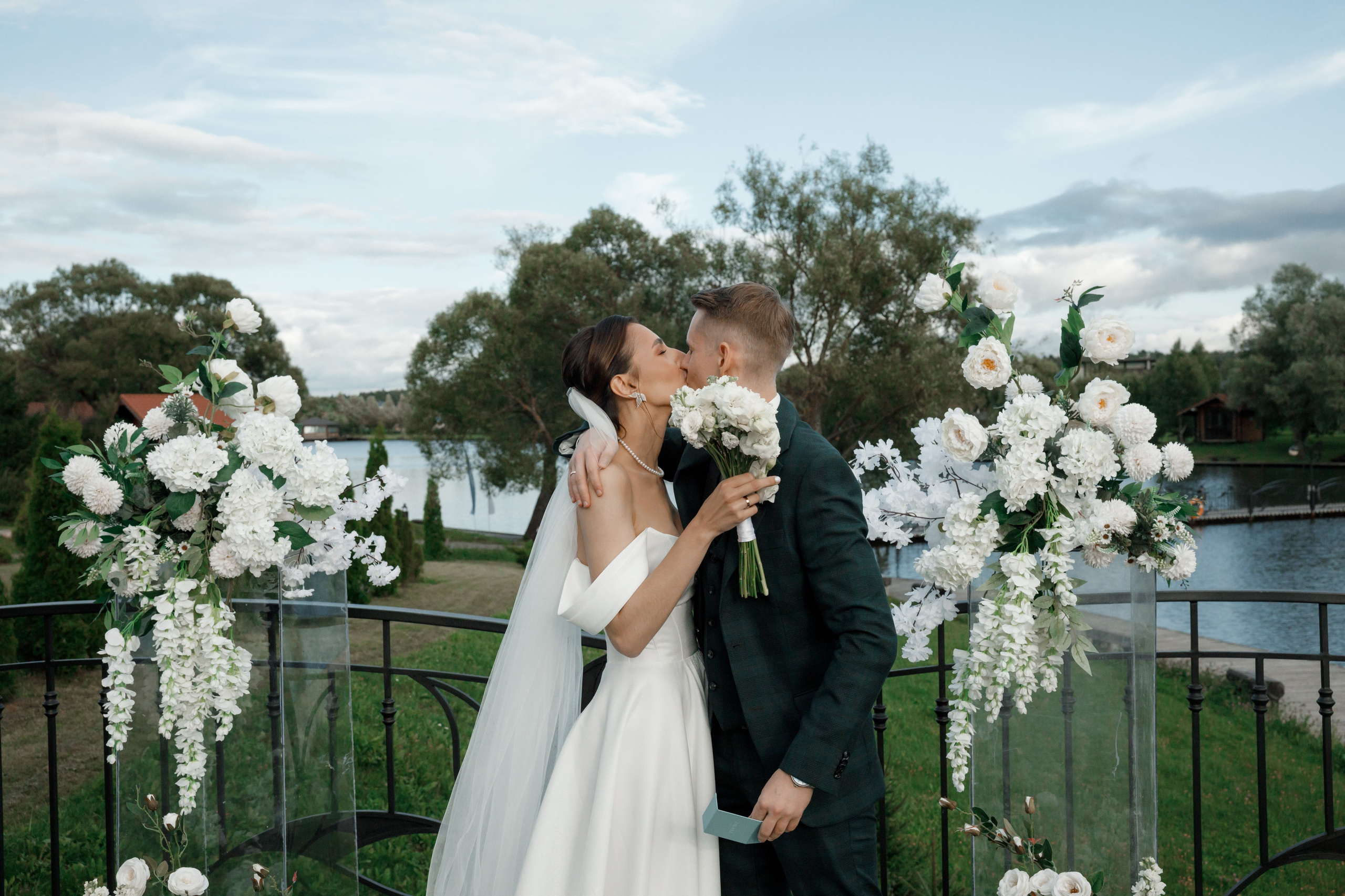 Регистрация в отеле Fish Point, ЗАГС Бутово, прогулка в Остафьево. Свадебный и репортажный фотограф (Москва, Королев и другие)