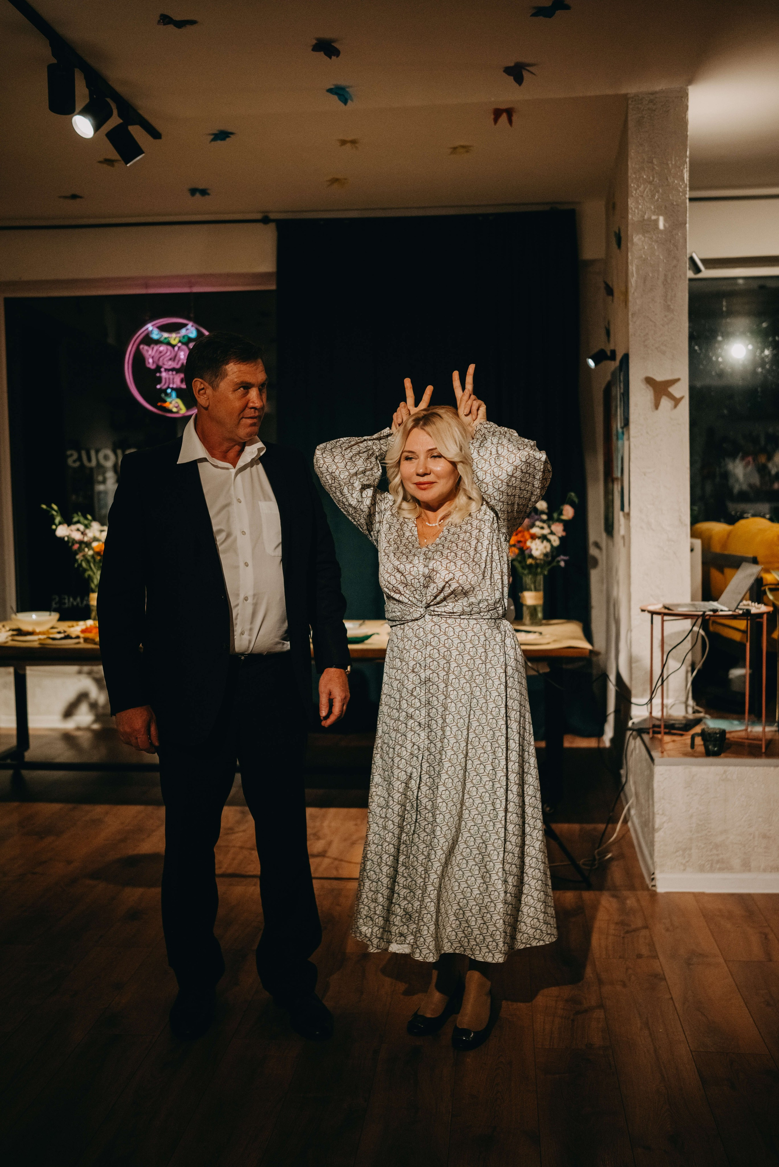 Годовщина свадьбы в кафе. Портретный и свадебный фотограф в Тбилиси • xeniqo