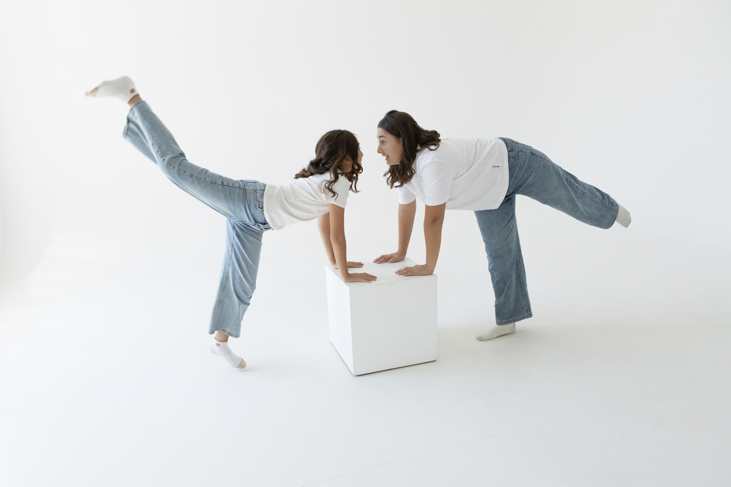 Сестры в студии. Семен Соколов