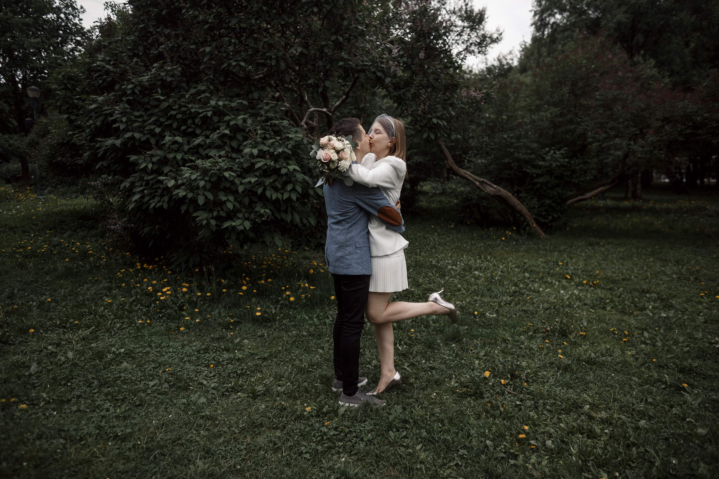 Весёлые молодожёны. Свадебный фотограф Игорь Брундасов 8PHOTO на свадьбу венчание загс СПб