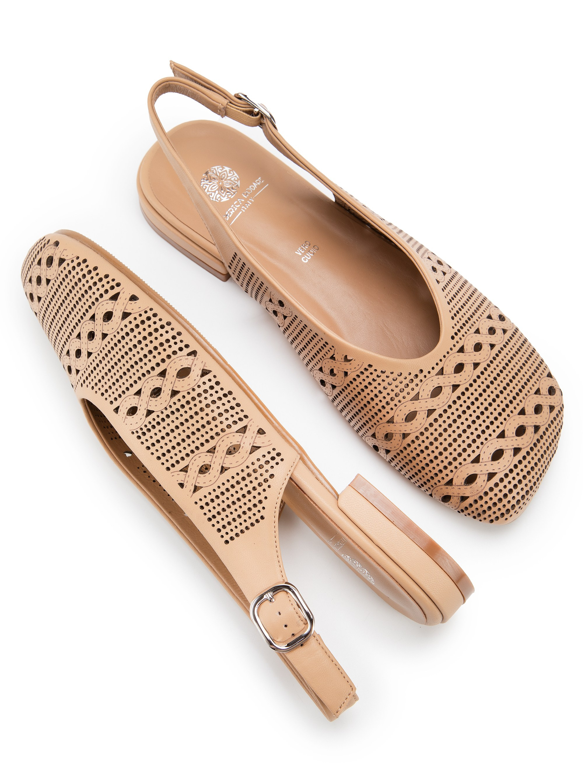 Каталожная фотография обуви. Фотограф в Москве Егор Гончаров