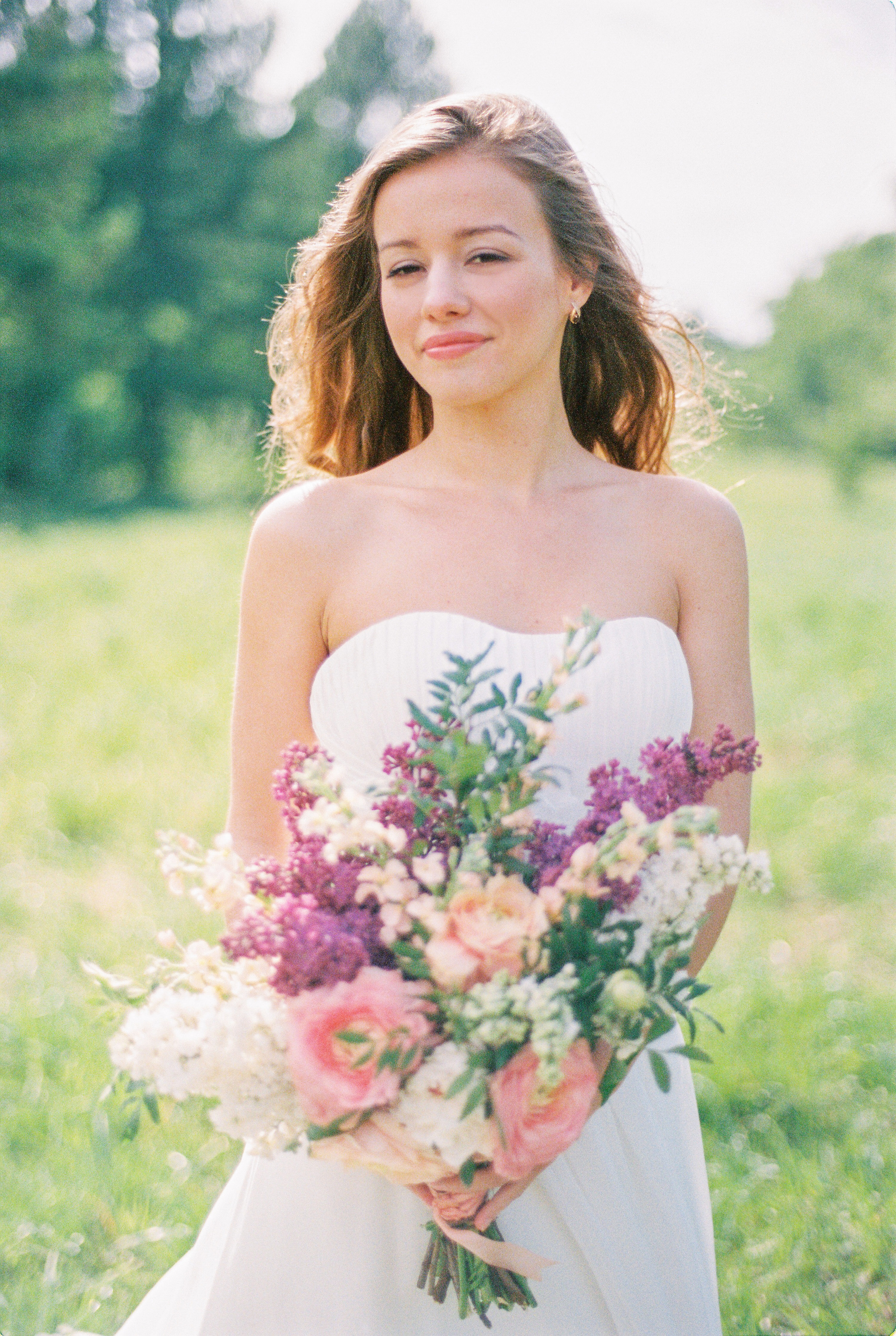 Летняя свадебная фотосессия в Москве, плёночный стиль