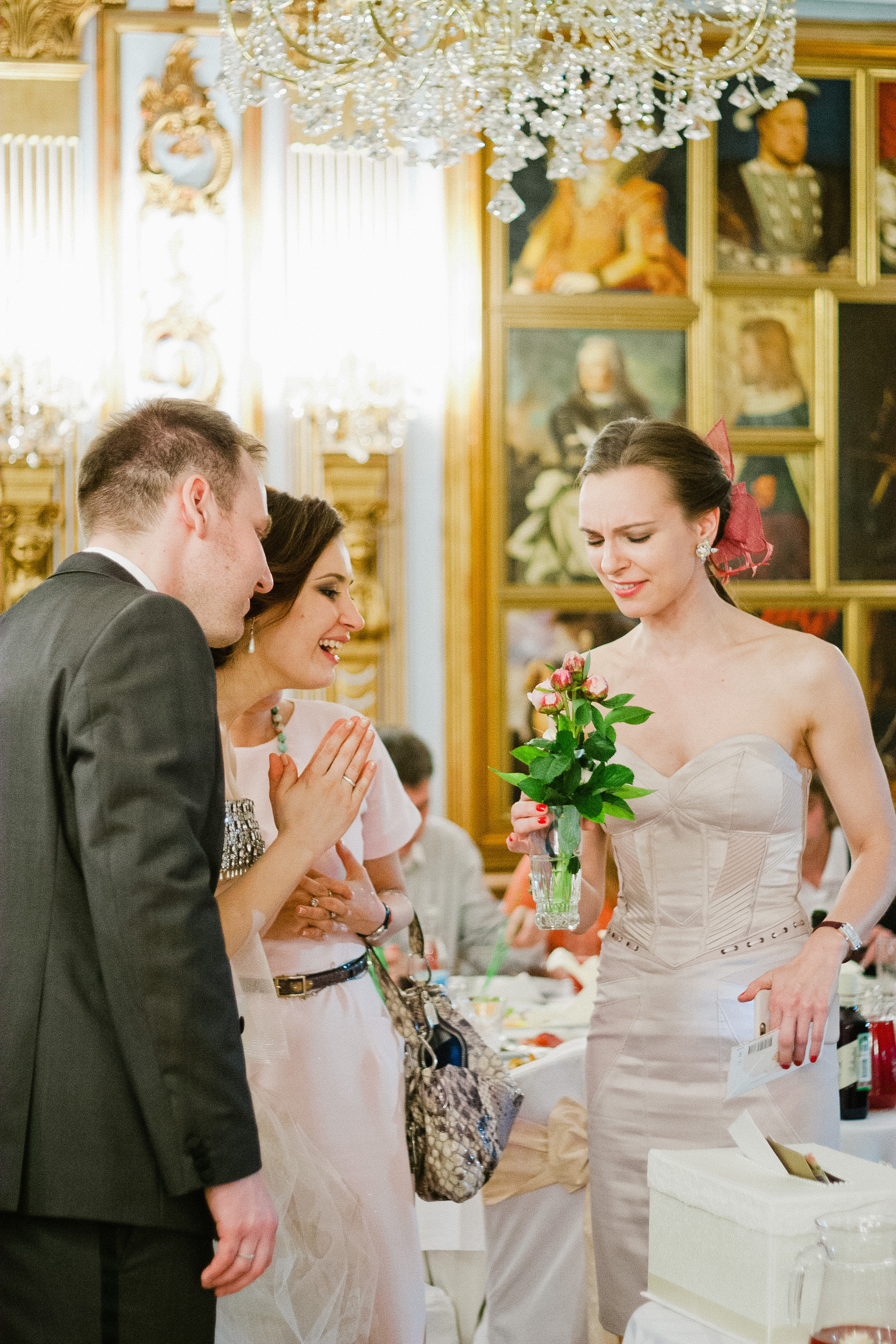 Стильная свадьба на плёнку в центре Москвы, плёночный фотограф Москва