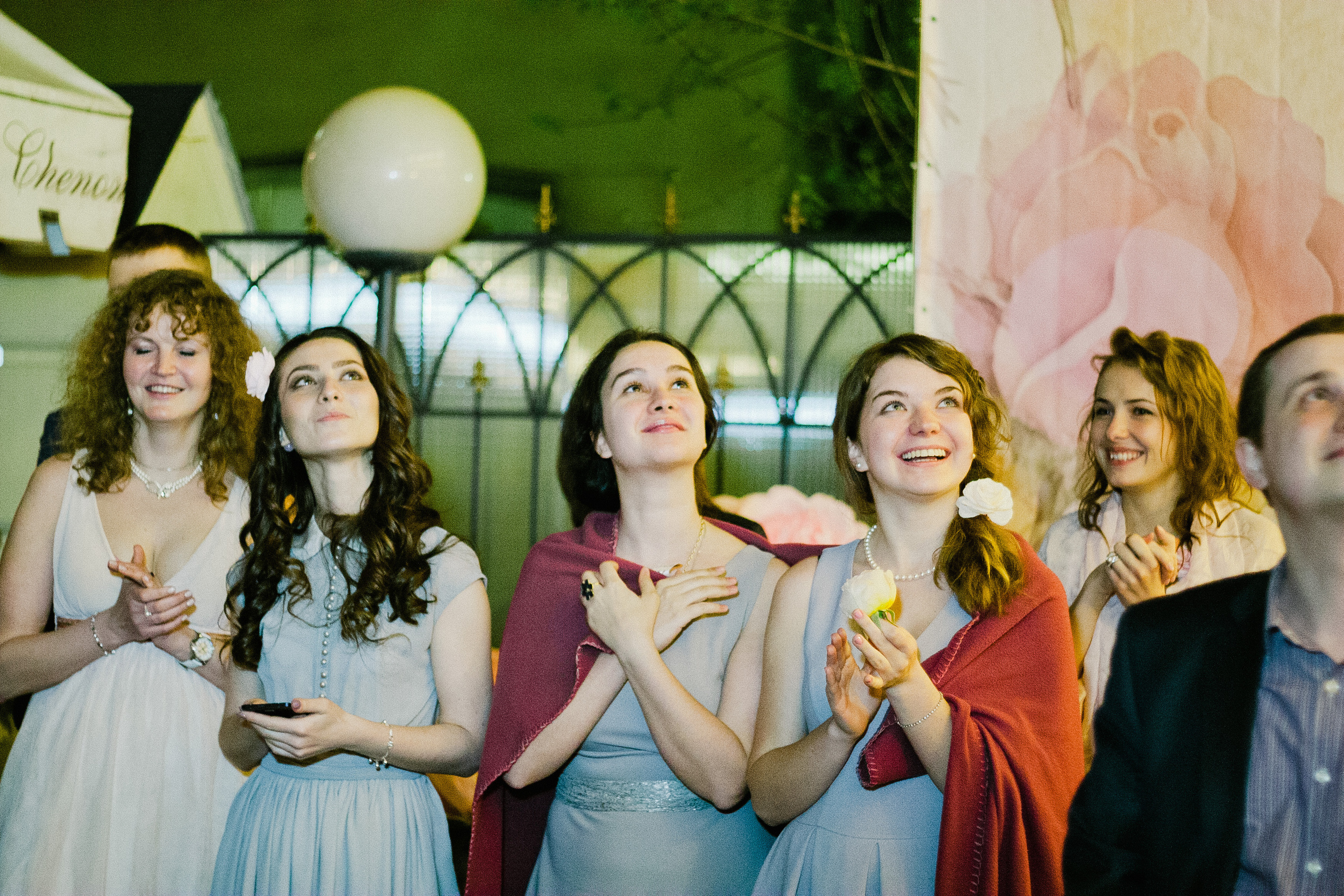 Стильная свадьба на плёнку в центре Москвы, плёночный фотограф Москва