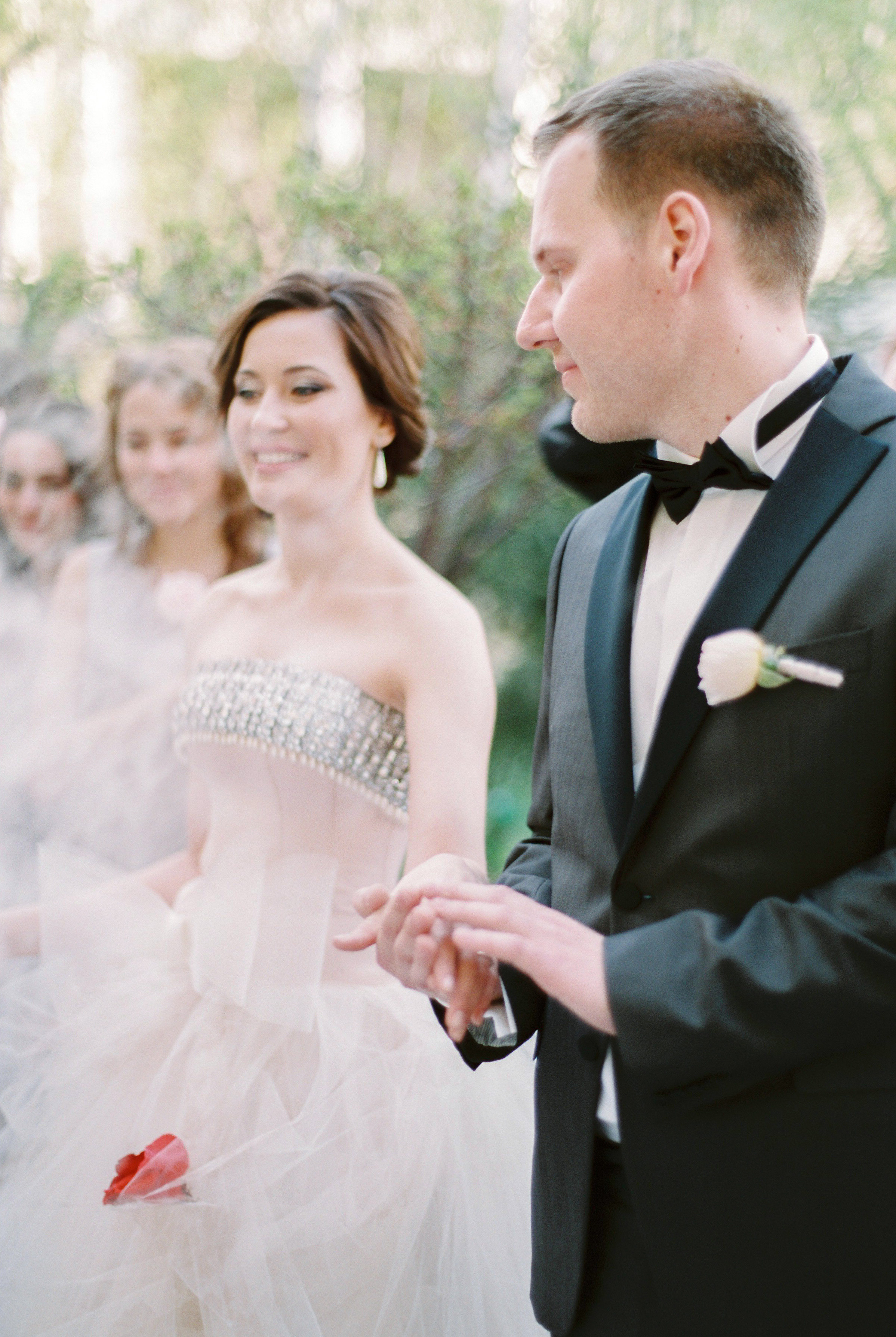 Стильная свадьба на плёнку в центре Москвы, плёночный фотограф Москва