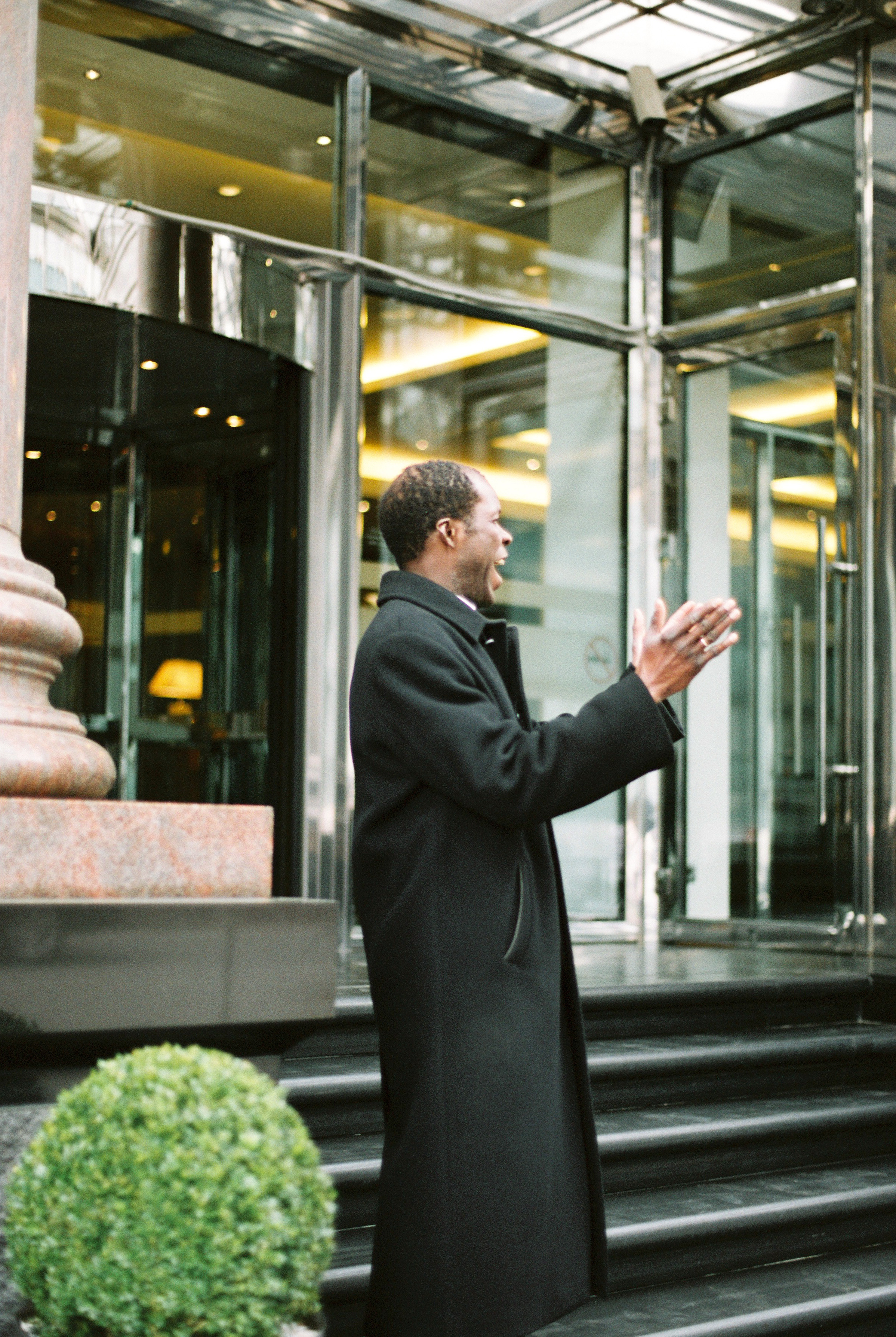 Стильная свадьба на плёнку в центре Москвы, плёночный фотограф Москва