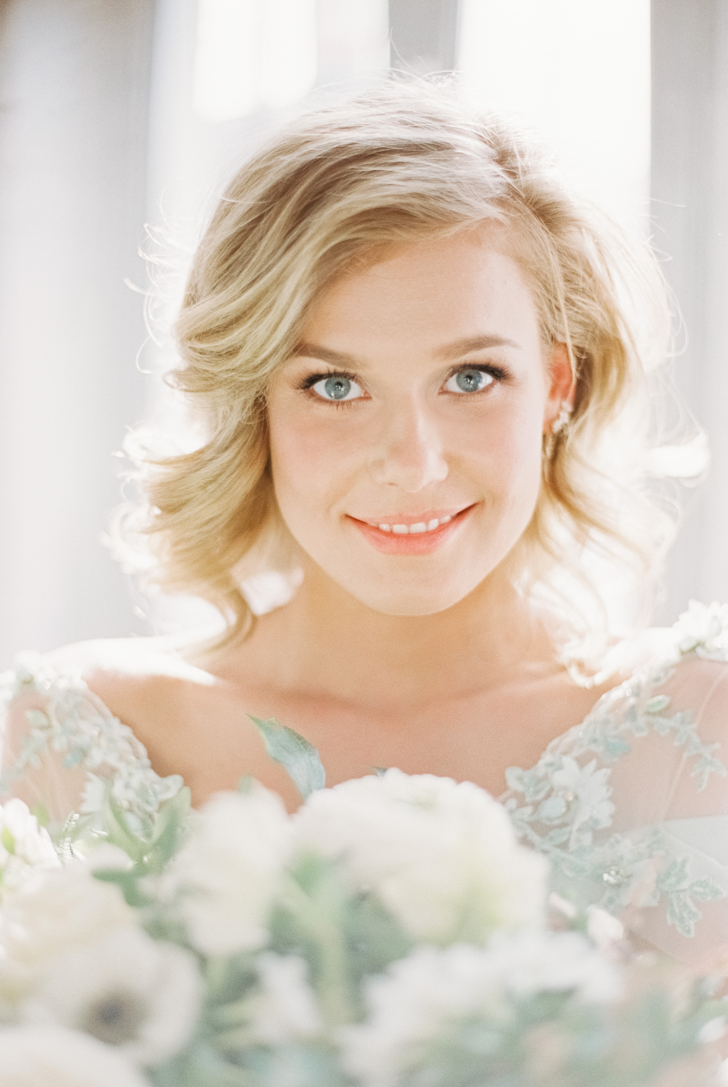 Свадебное утро невесты на плёнку в студии в Москве, свадебный фотограф Москва