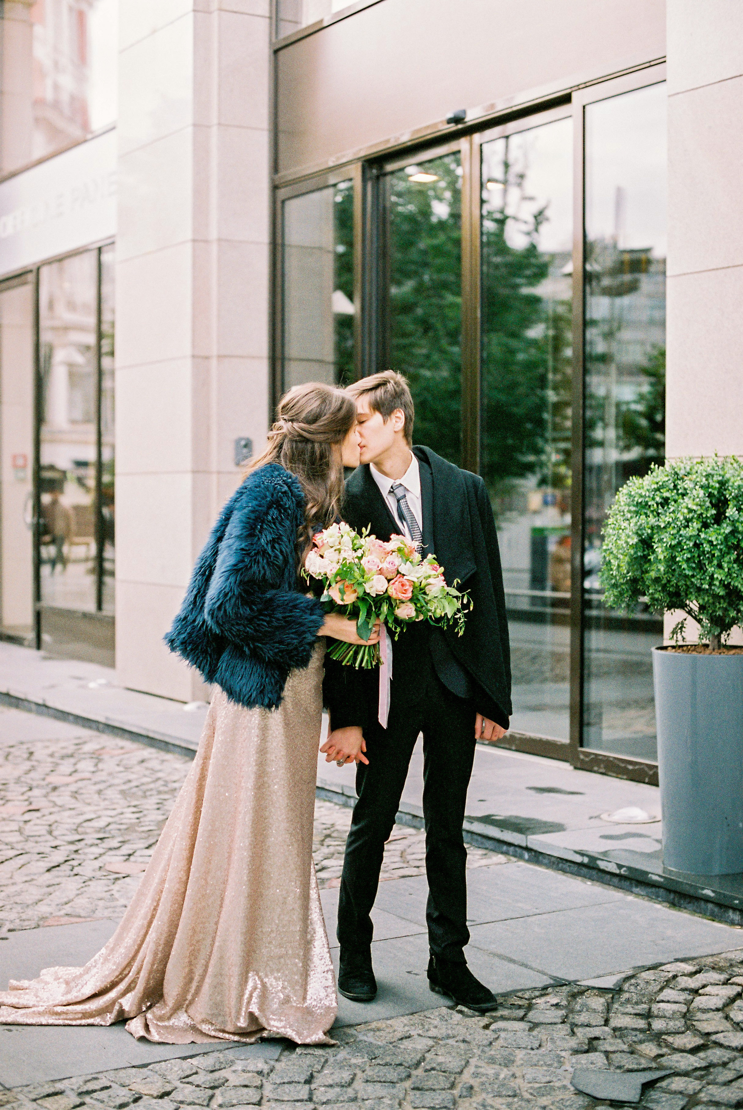 Осенняя свадебная прогулка в Москве на плёнку