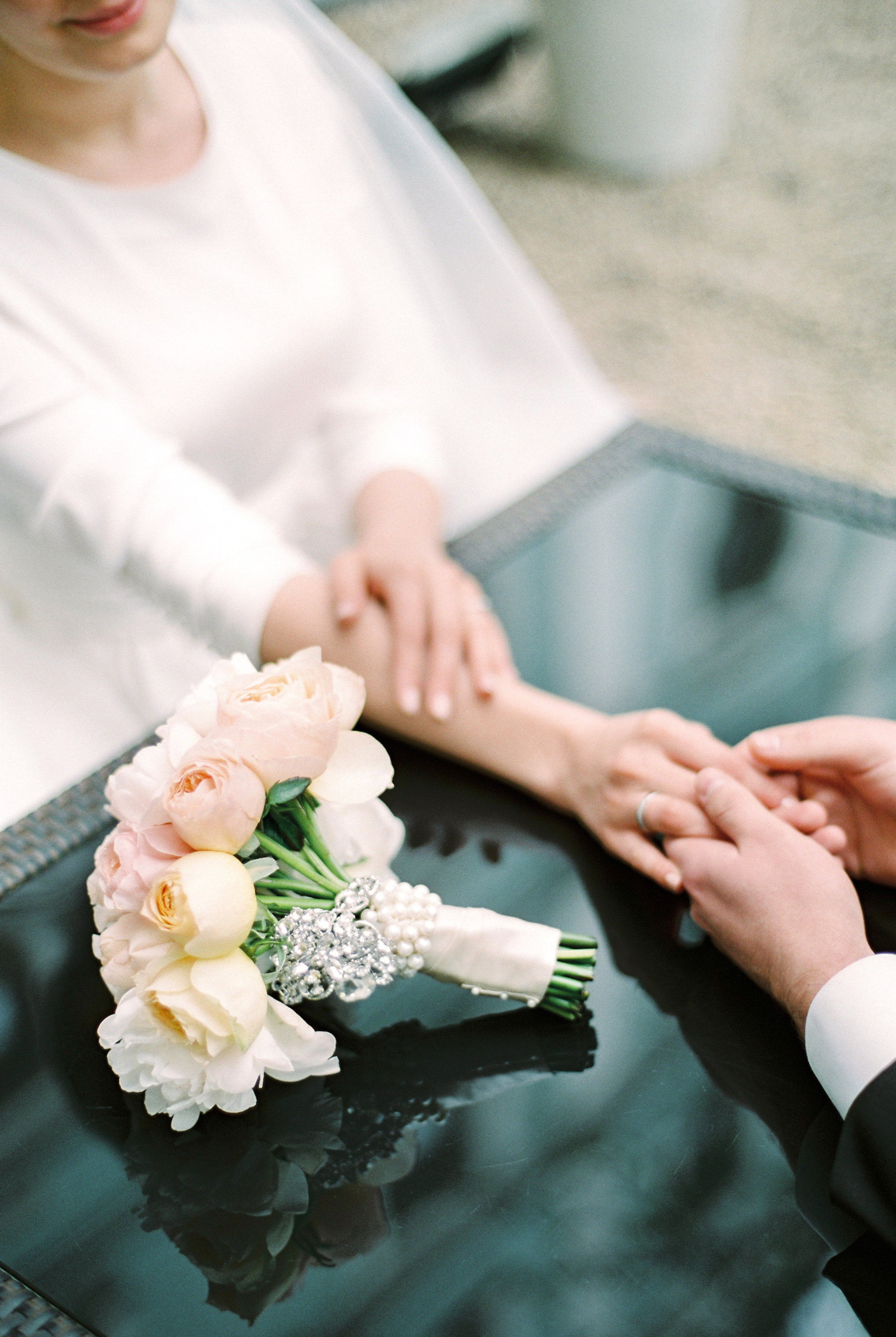 Стильная свадьба на плёнку в центре Москвы, плёночный фотограф Москва