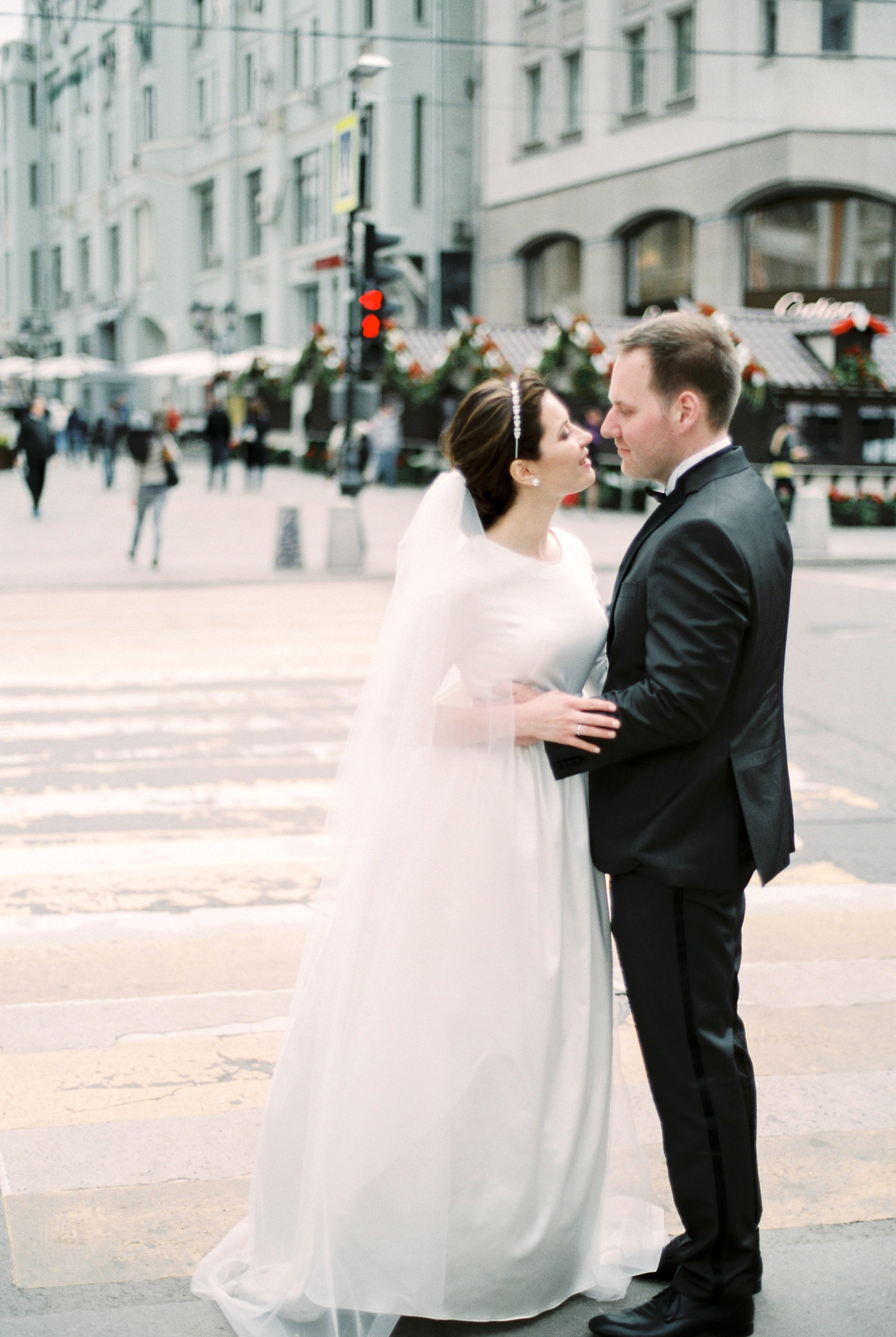 Стильная свадьба на плёнку в центре Москвы, плёночный фотограф Москва