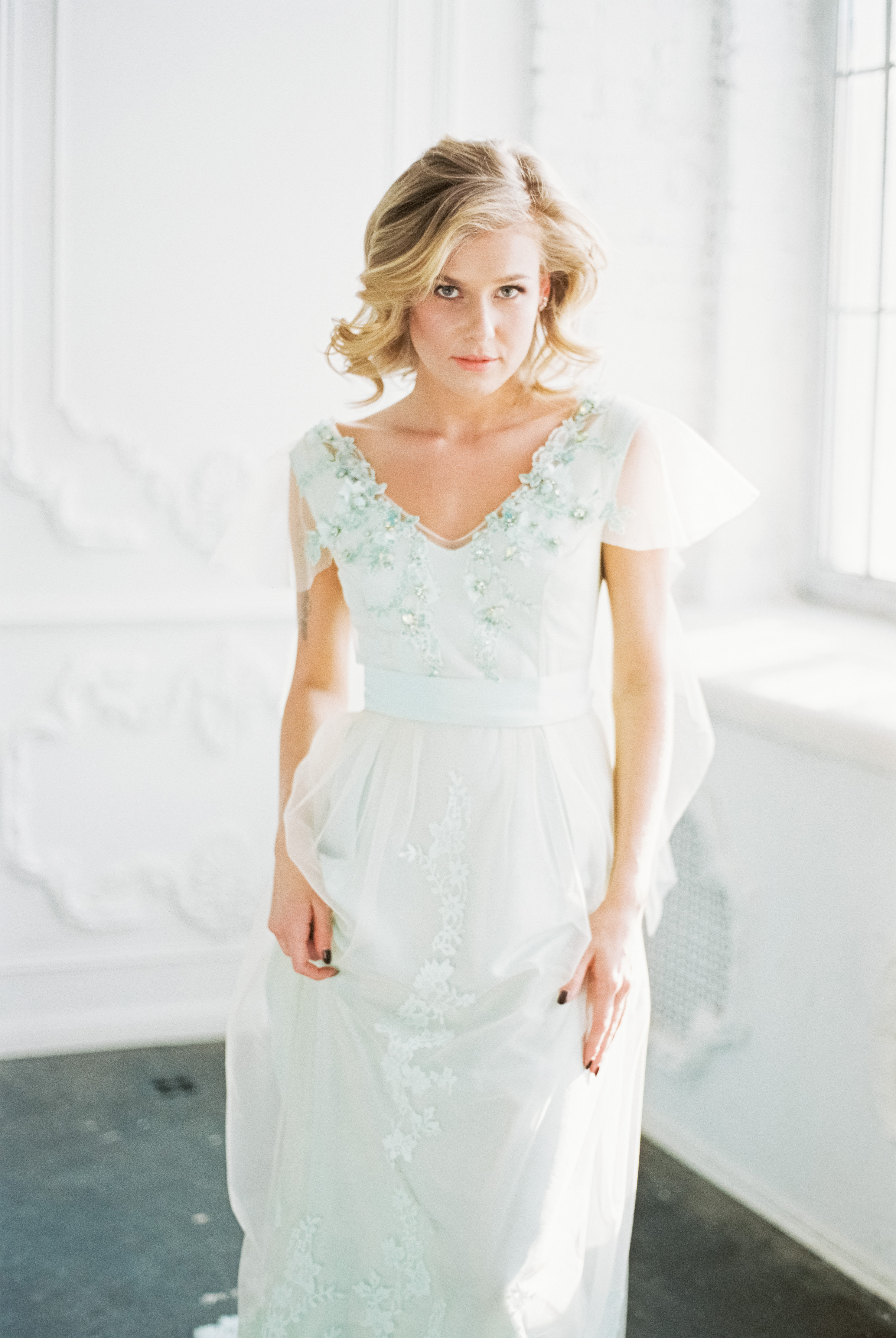 Свадебное утро невесты на плёнку в студии в Москве, свадебный фотограф Москва