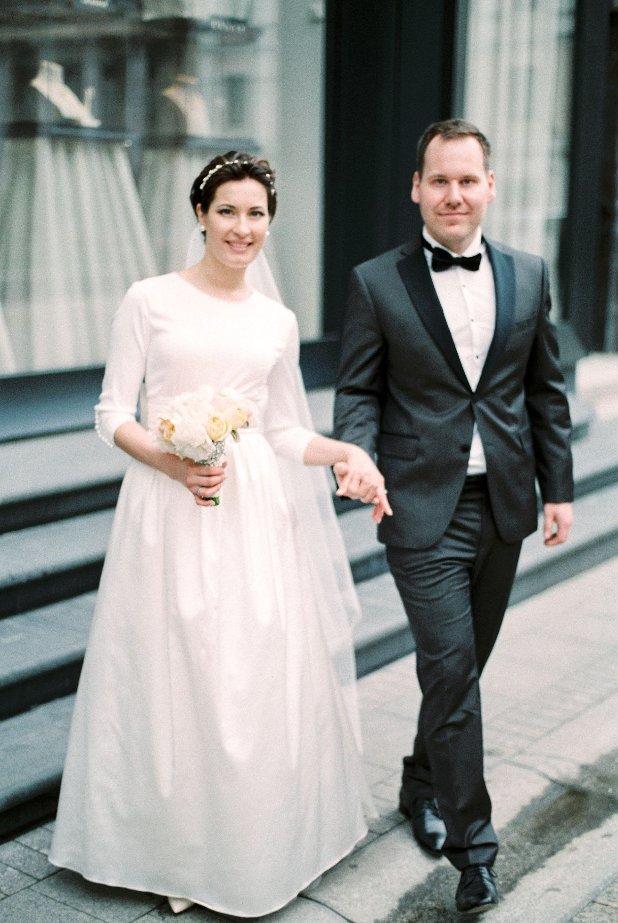 Стильная свадьба на плёнку в центре Москвы, плёночный фотограф Москва