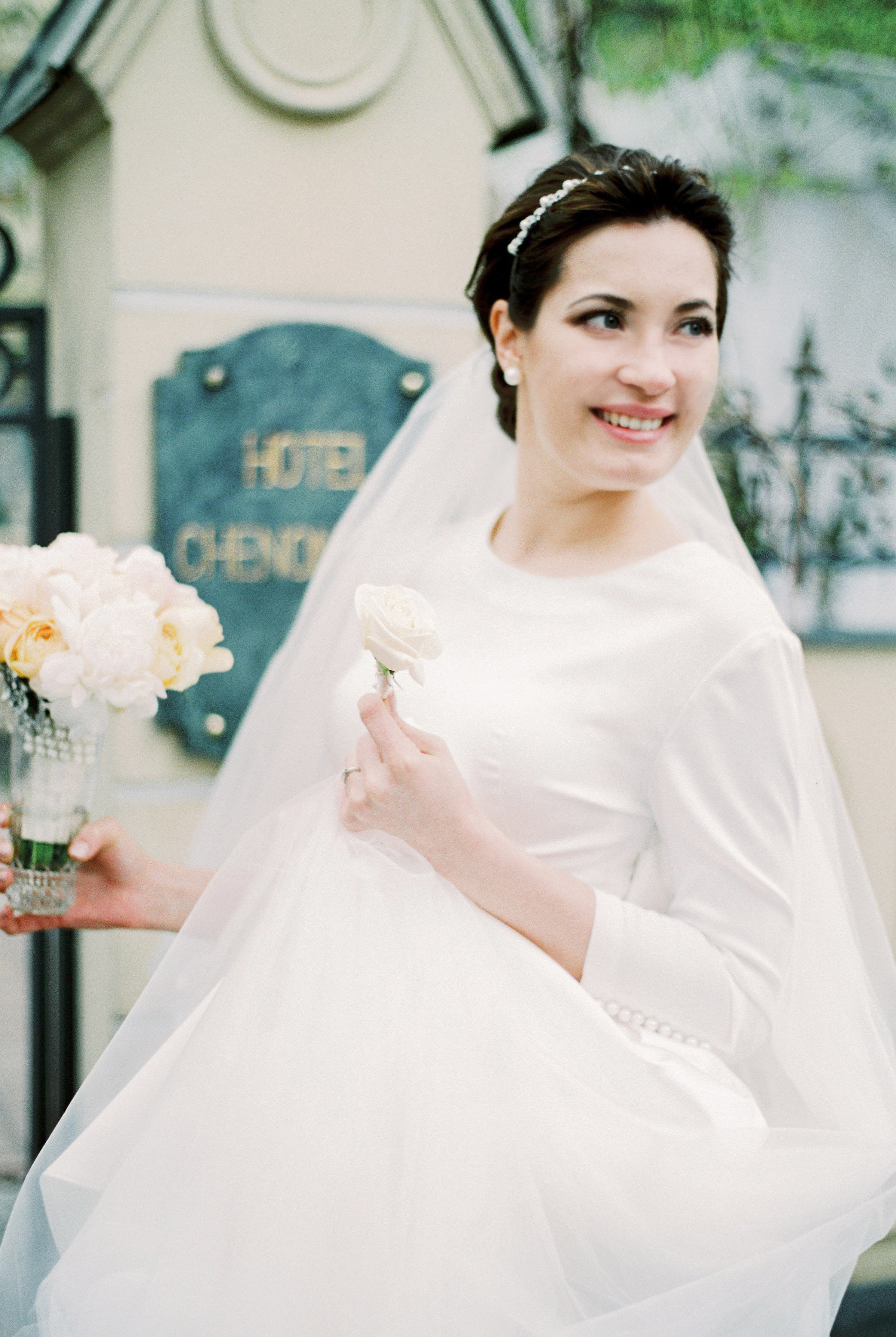 Стильная свадьба на плёнку в центре Москвы, плёночный фотограф Москва