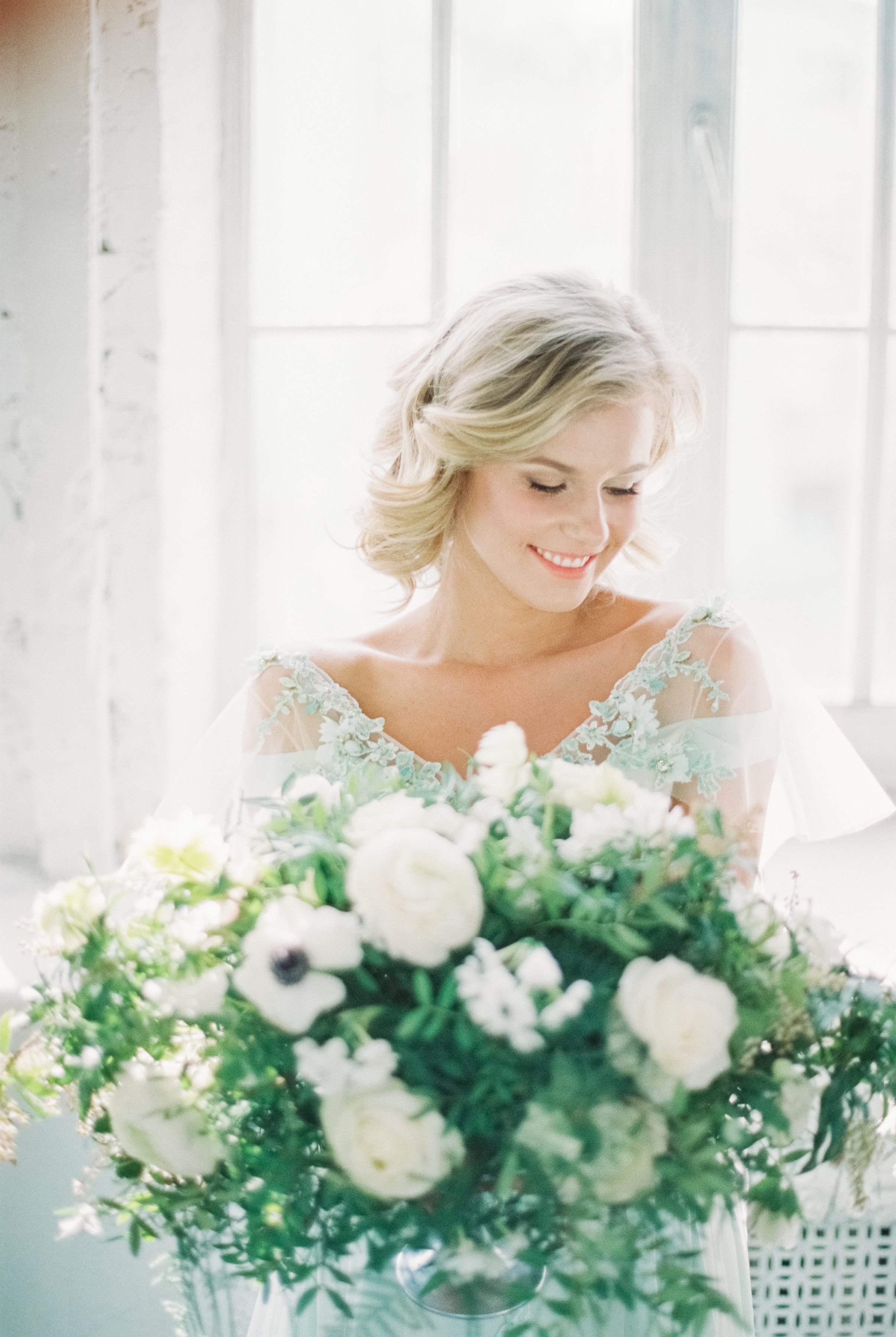 Свадебное утро невесты на плёнку в студии в Москве, свадебный фотограф Москва