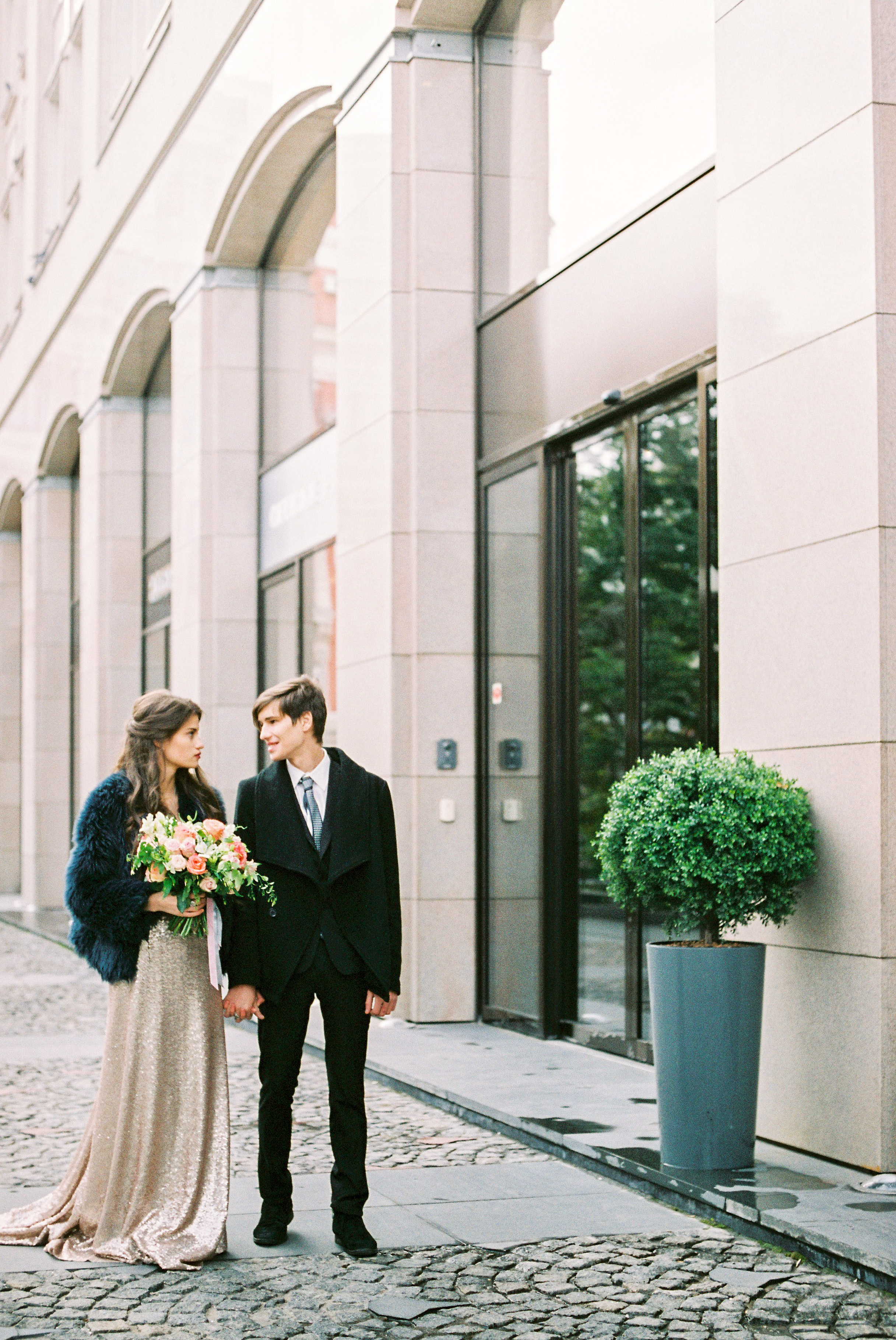 Осенняя свадебная прогулка в Москве на плёнку