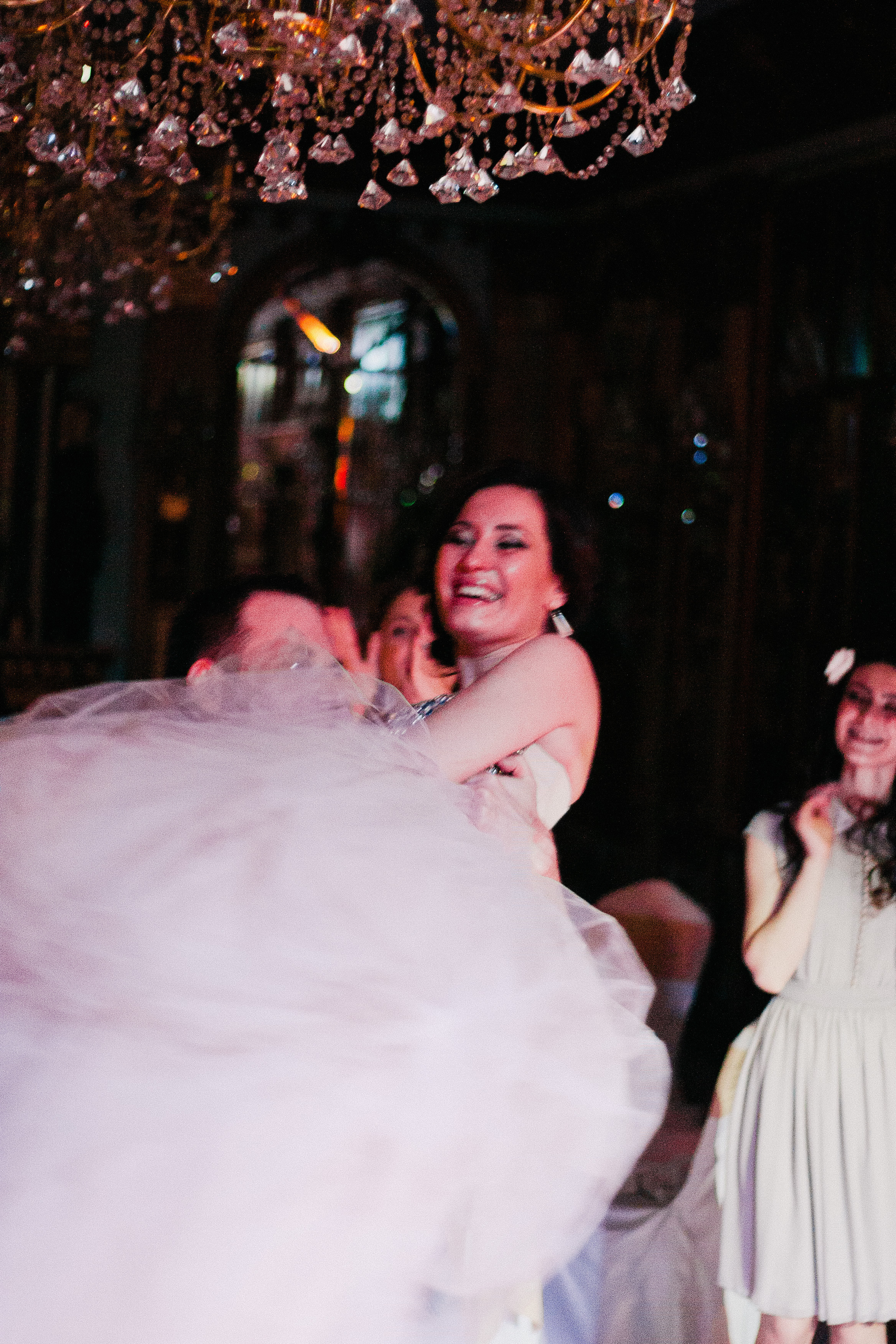 Стильная свадьба на плёнку в центре Москвы, плёночный фотограф Москва