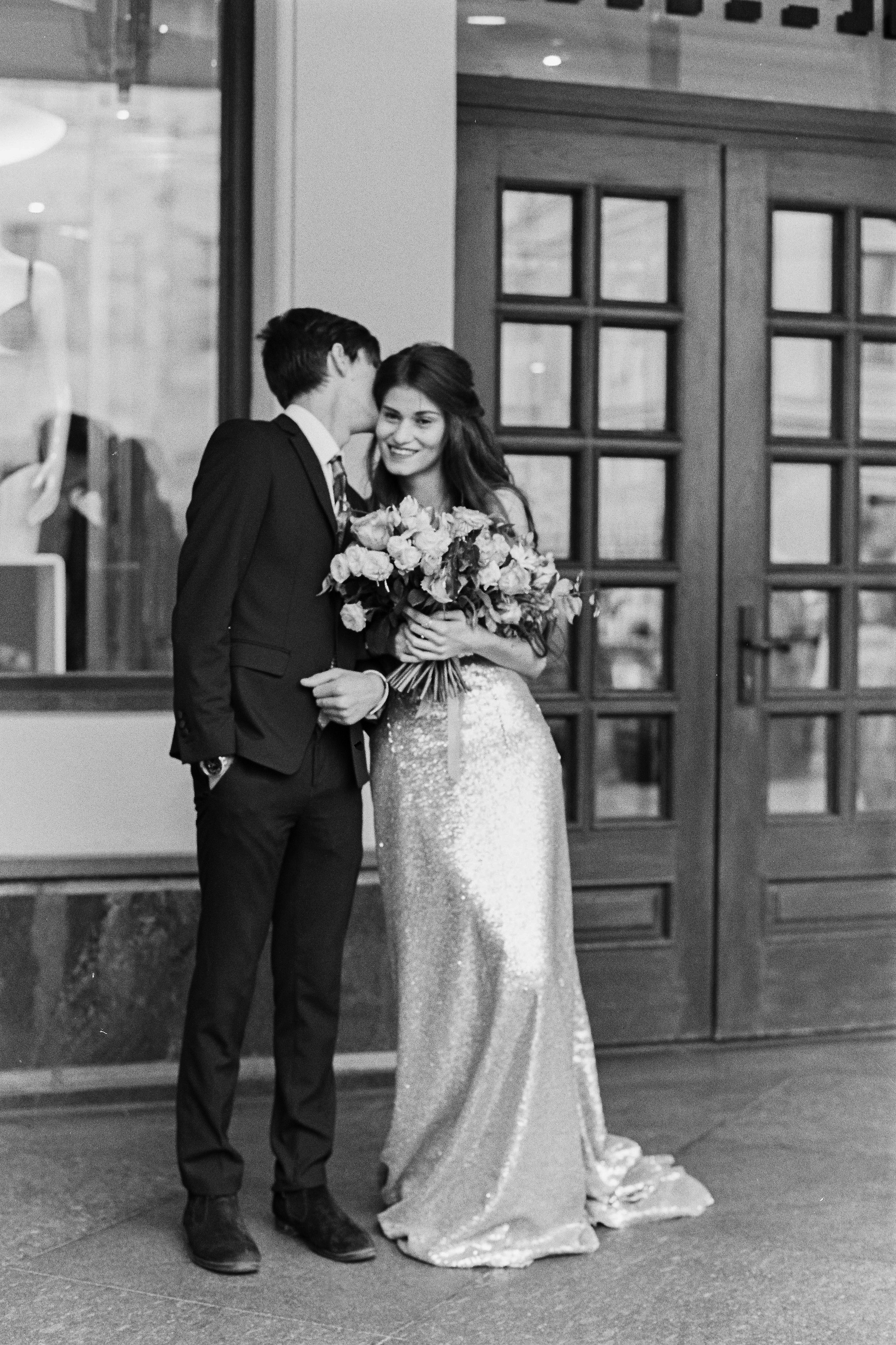 Осенняя свадебная прогулка в Москве на плёнку