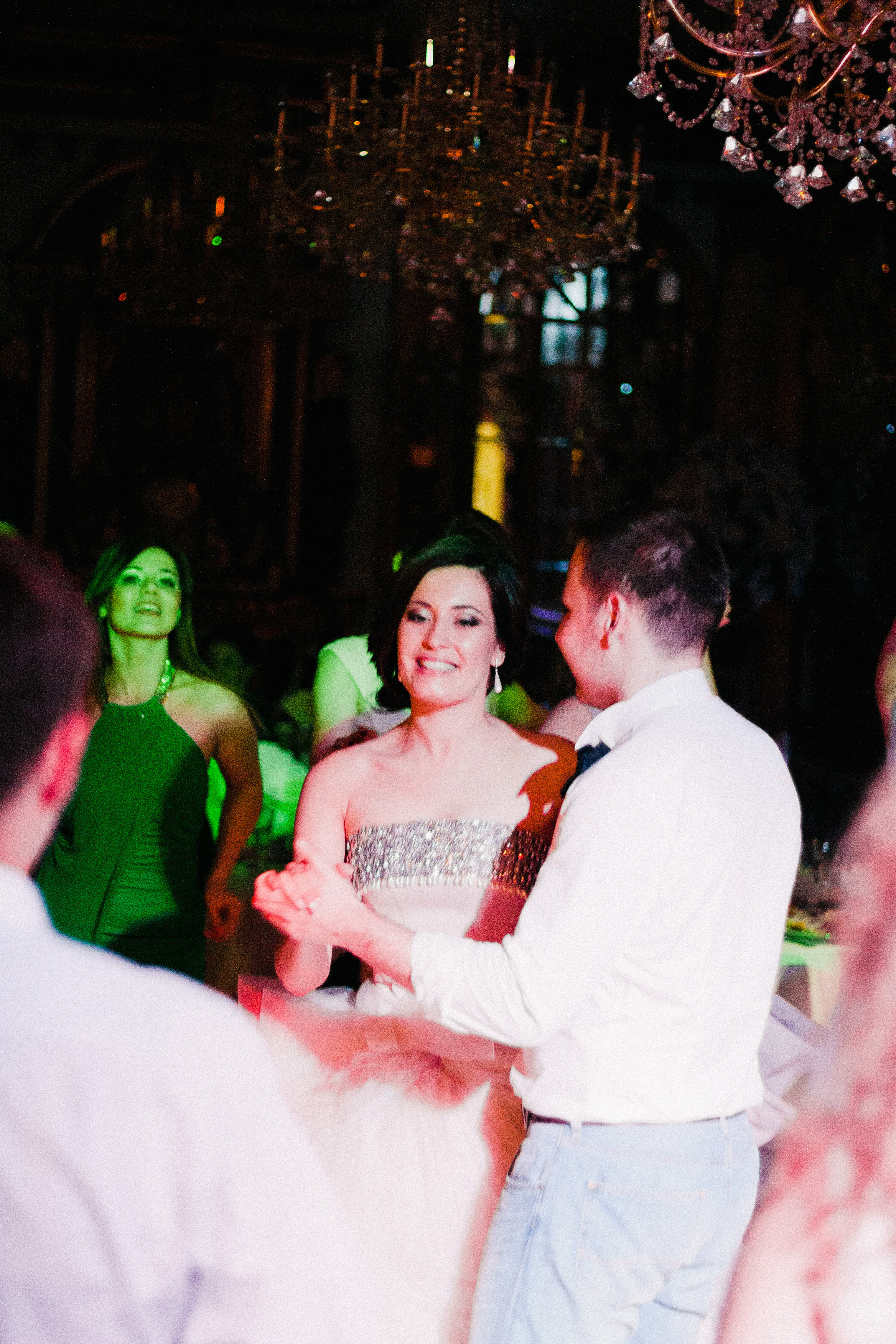 Стильная свадьба на плёнку в центре Москвы, плёночный фотограф Москва