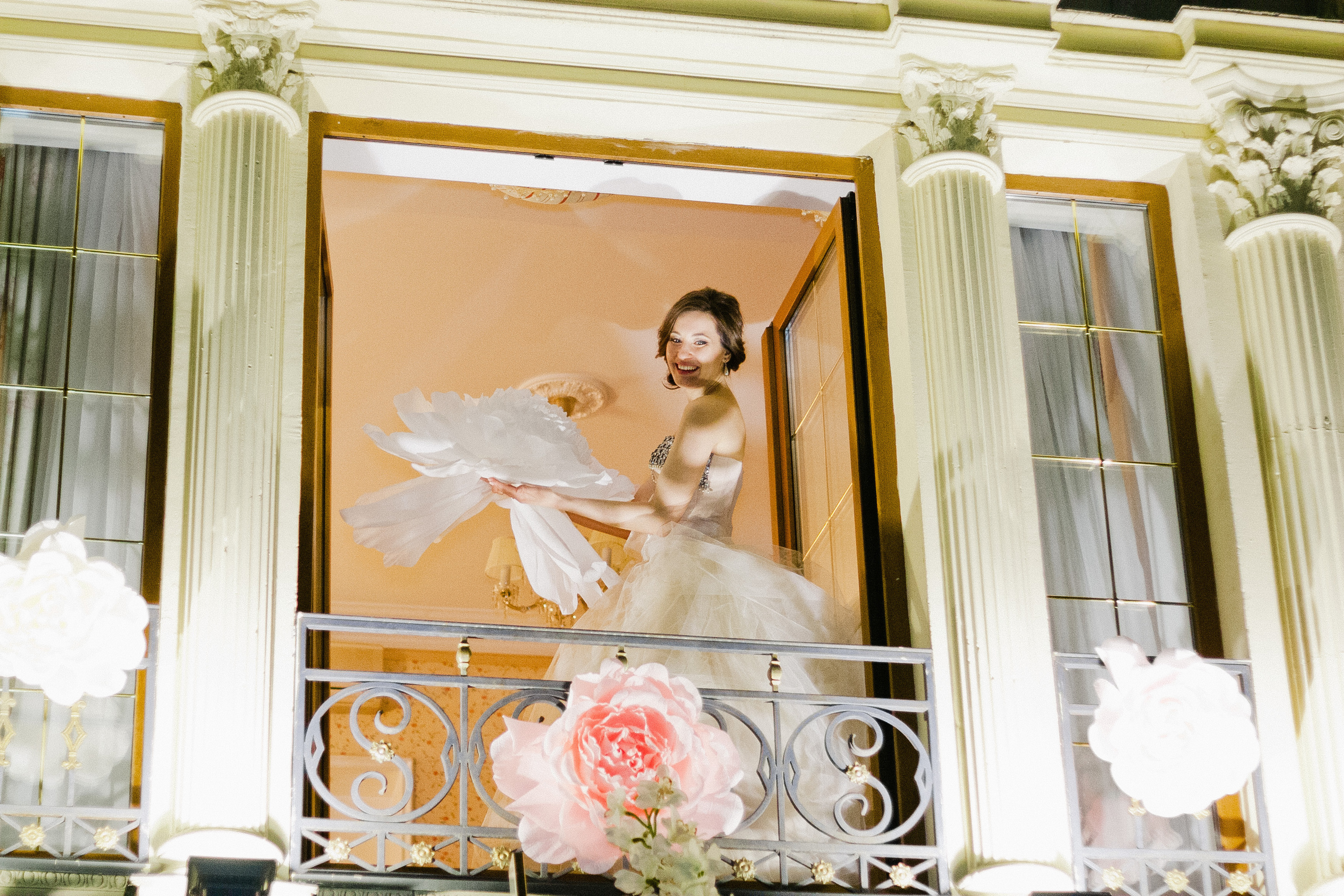 Стильная свадьба на плёнку в центре Москвы, плёночный фотограф Москва