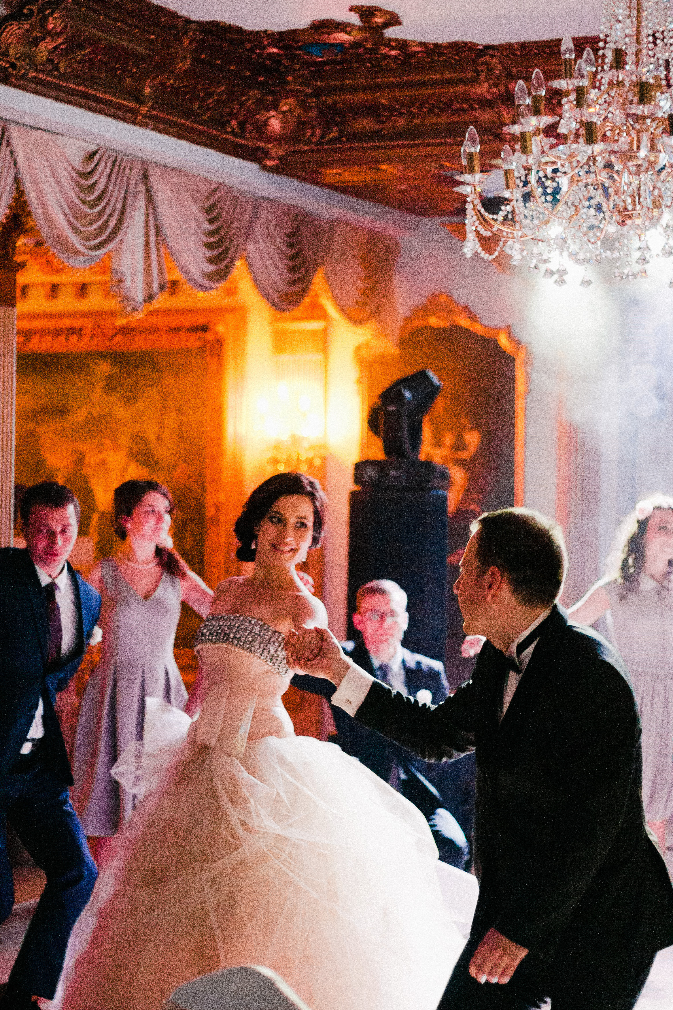 Стильная свадьба на плёнку в центре Москвы, плёночный фотограф Москва