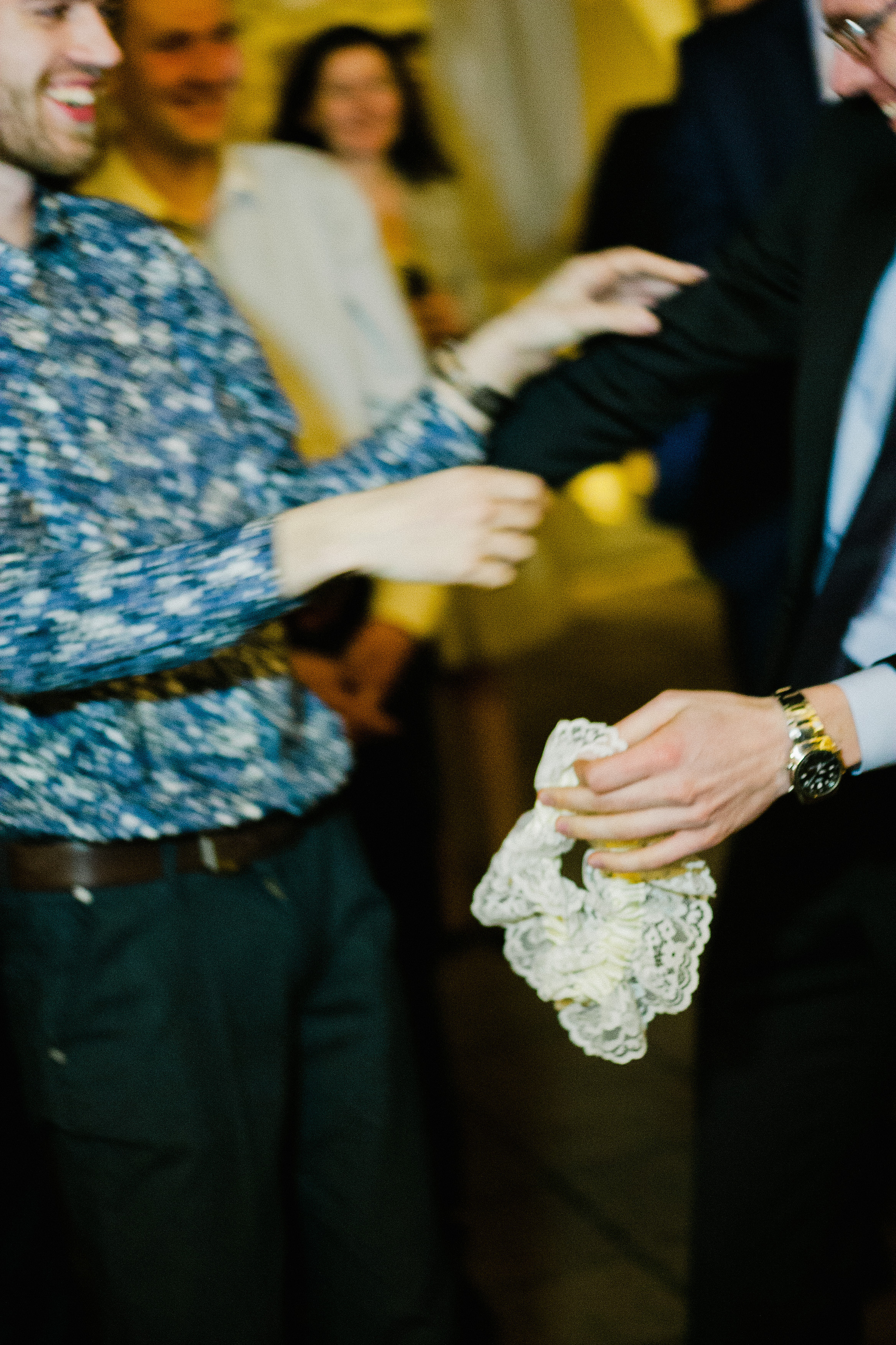 Стильная свадьба на плёнку в центре Москвы, плёночный фотограф Москва