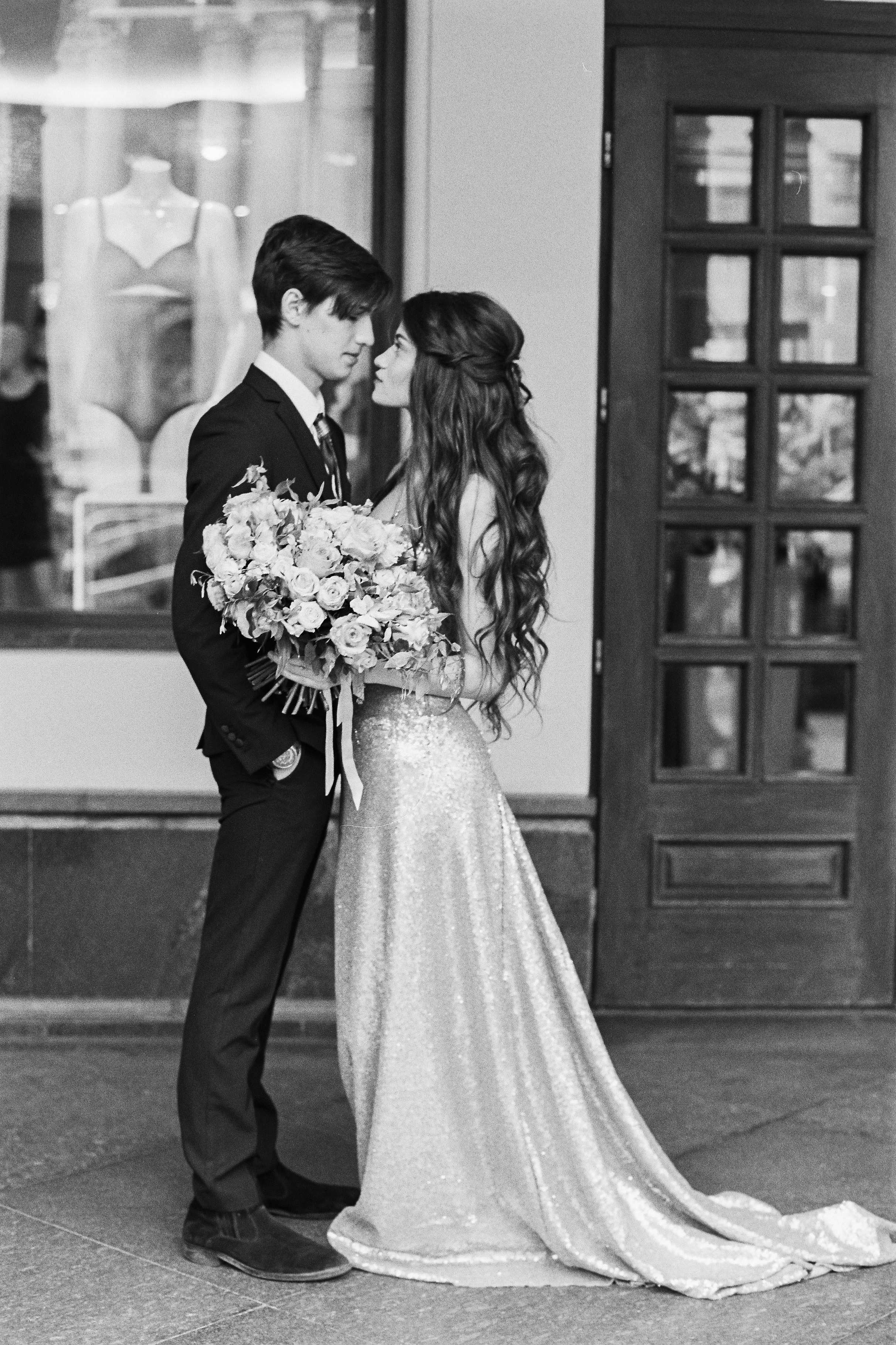 Осенняя свадебная прогулка в Москве на плёнку