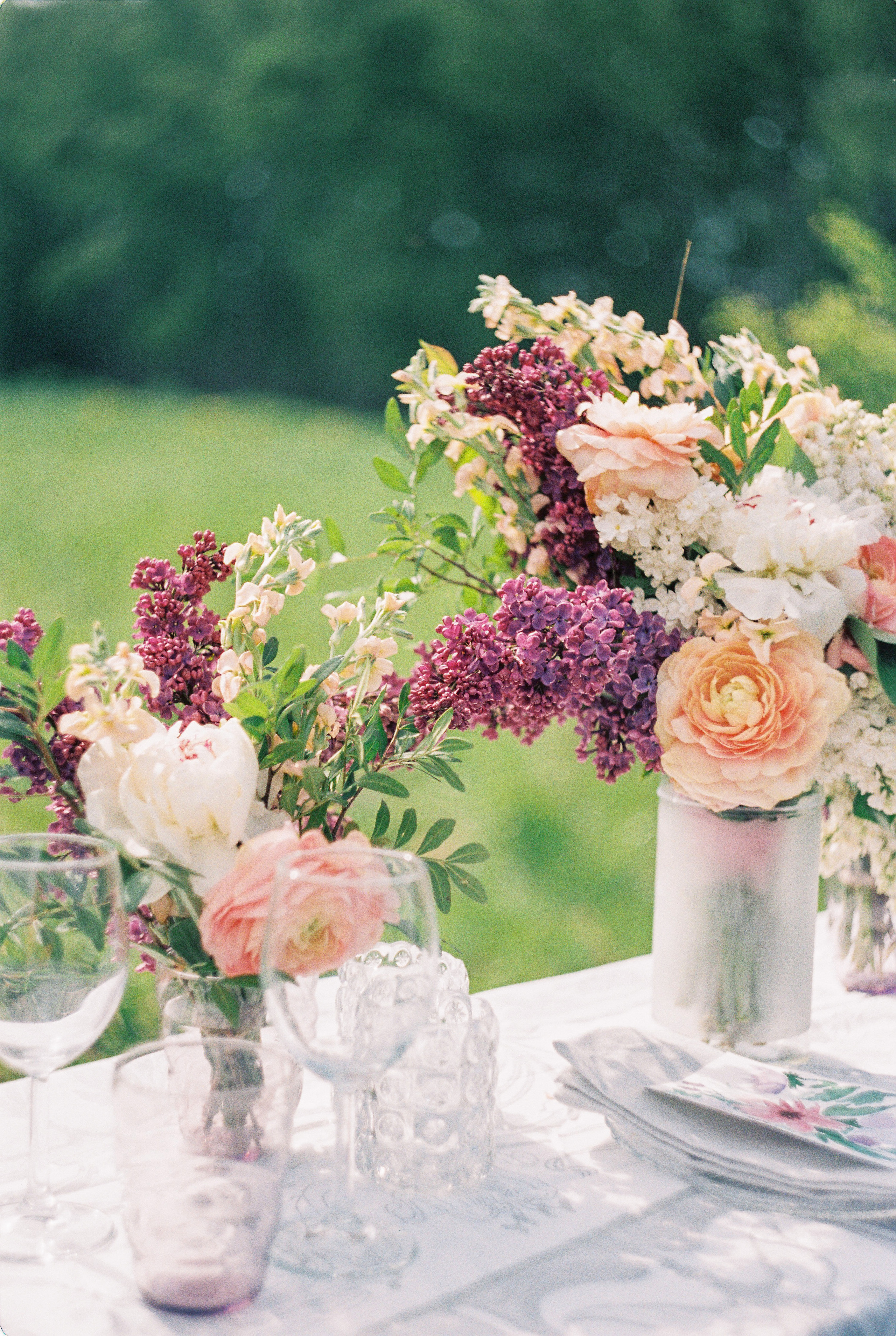 Летняя свадебная фотосессия в Москве, плёночный стиль