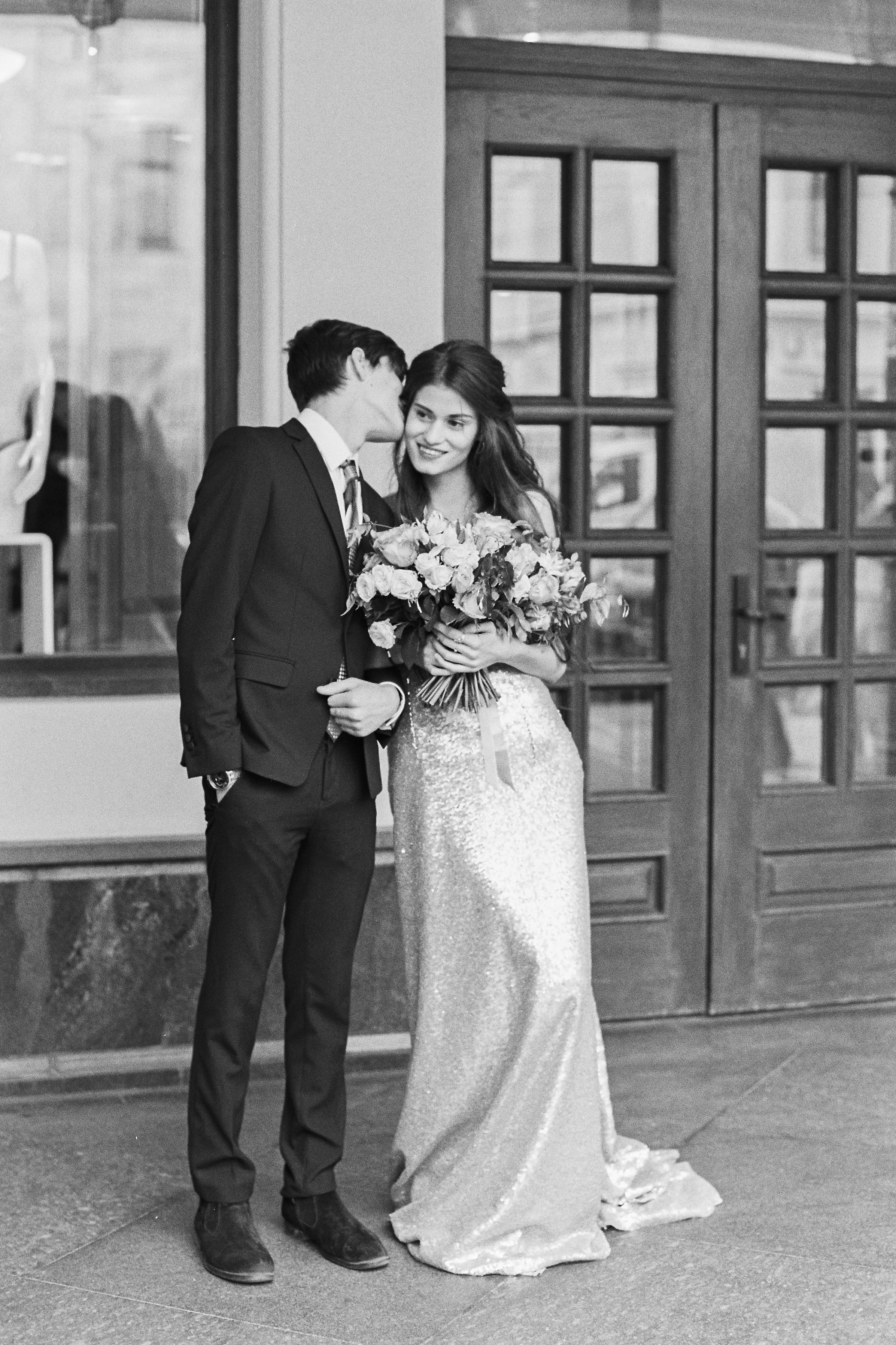 Осенняя свадебная прогулка в Москве на плёнку