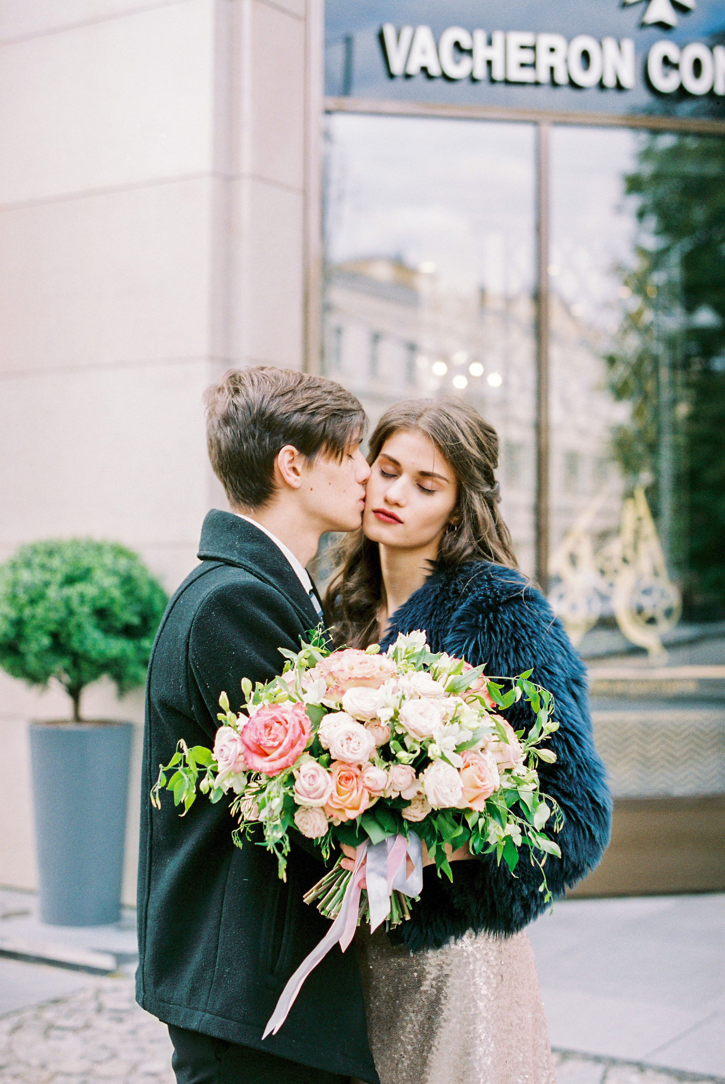 Осенняя свадебная прогулка в Москве на плёнку